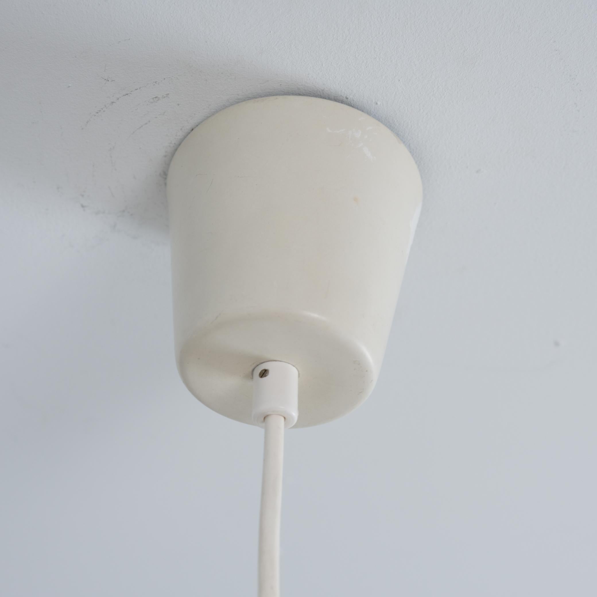 Ciondolo ad alveare Alvar Aalto A332 in bianco e ottone, Valaistustyö anni '50 in vendita 6