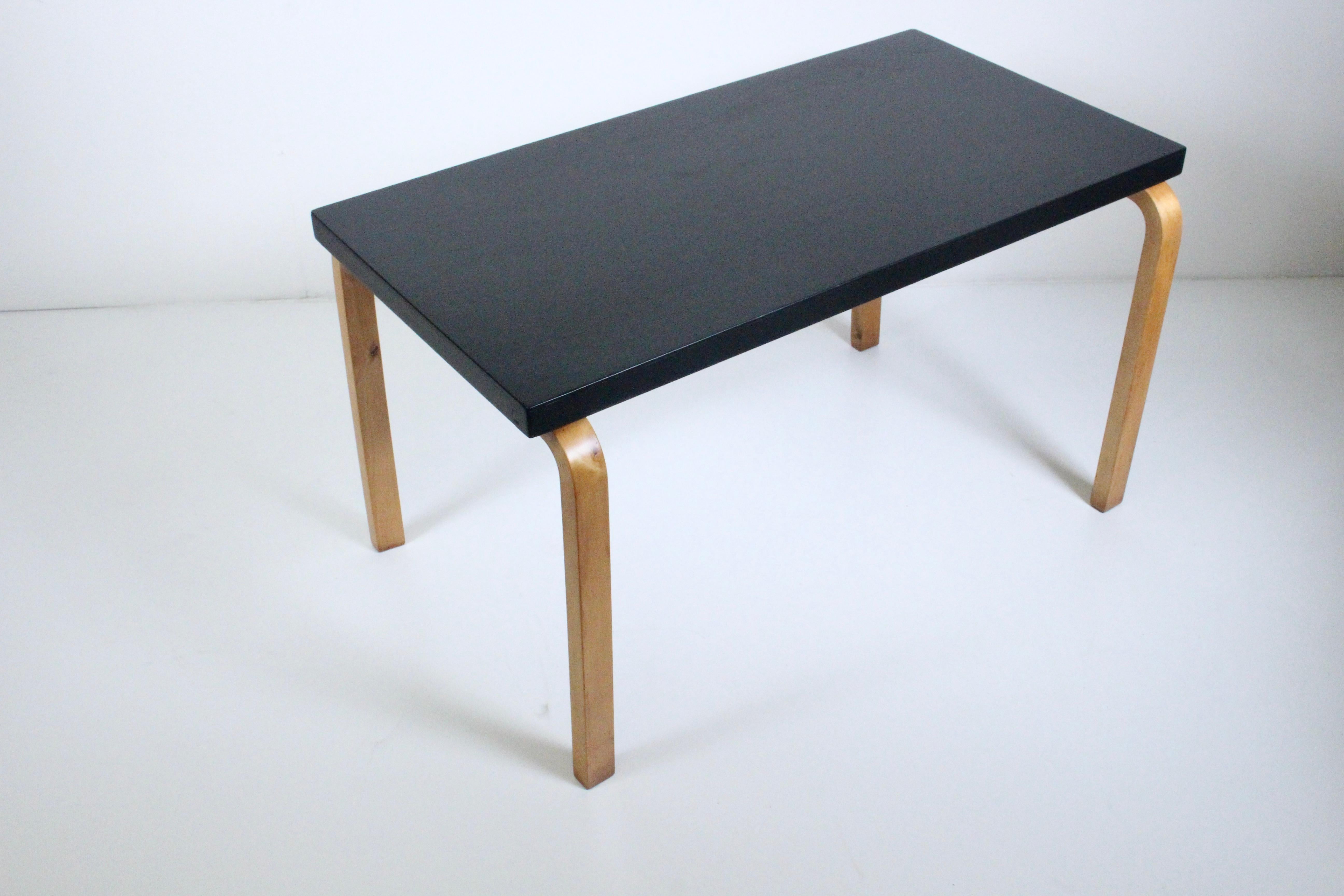 Early Alvar Aalto Finsven Inc. Occasional Table In Good Condition For Sale In Bainbridge, NY