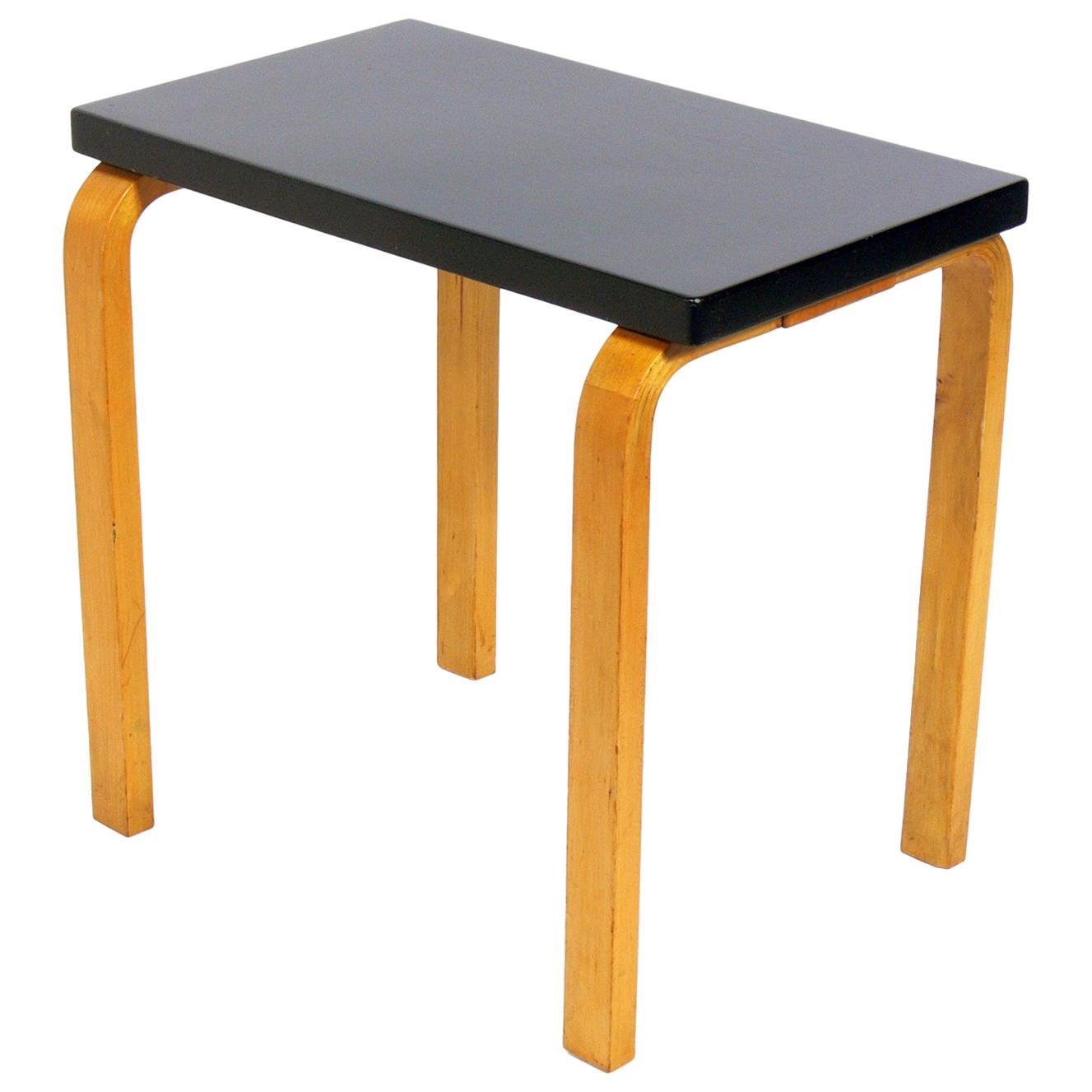 Table des débuts d'Alvar Aalto pour Finmar