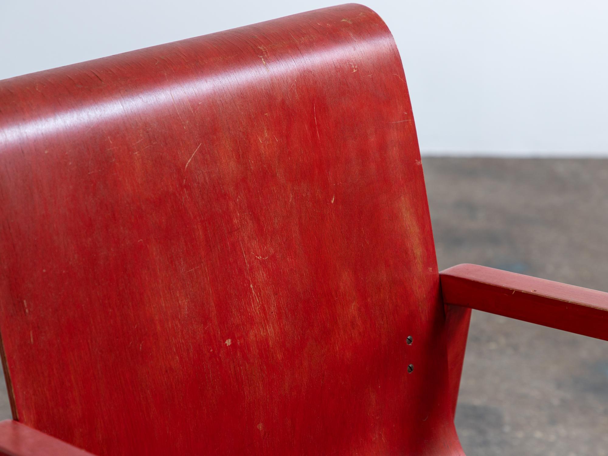 Fauteuil de couloir Alvar Aalto en finition laquée rouge  en vente 3