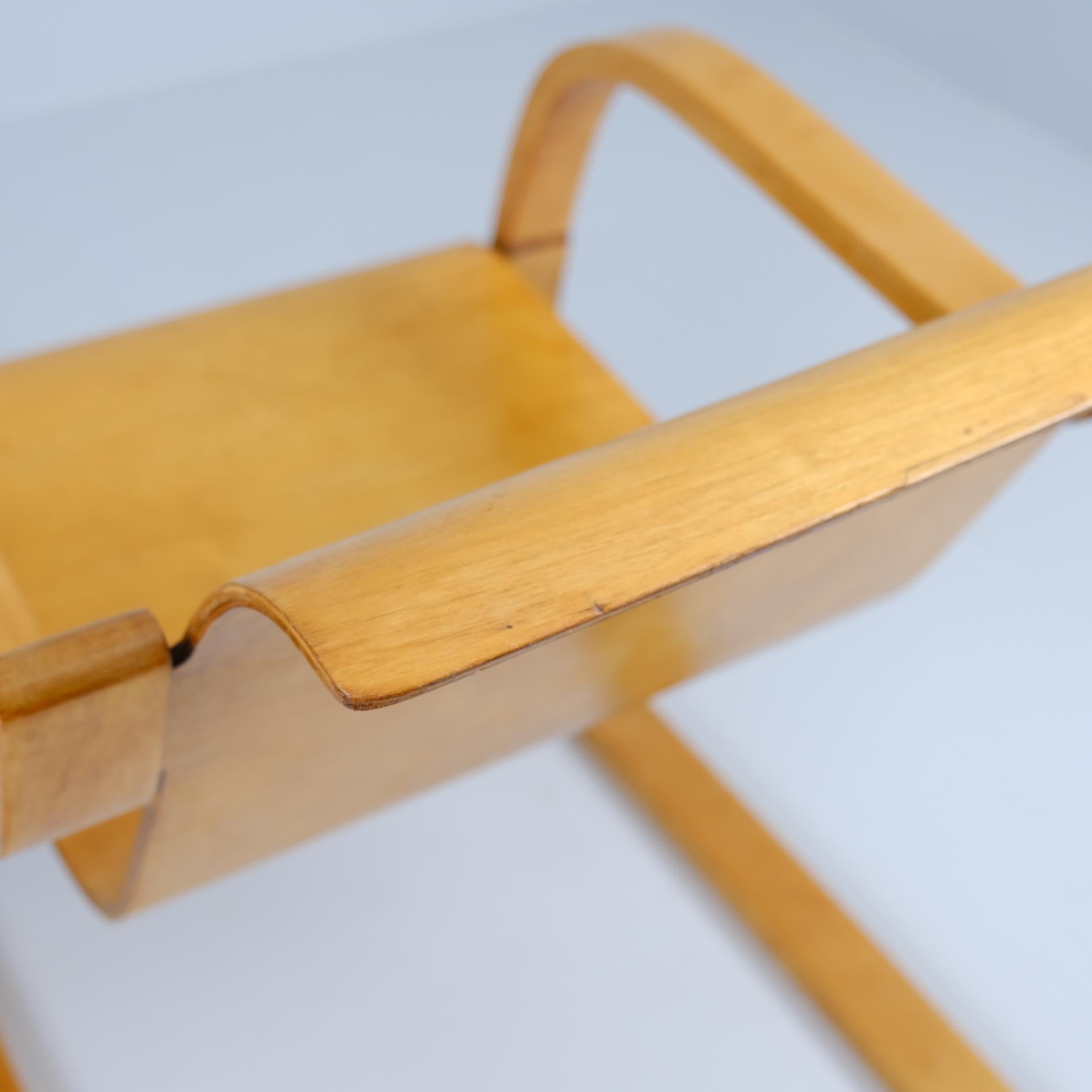 Früher Alvar Aalto-Sprungsstuhl Modell 42, gebogenes Sperrholz und Birke, Artek 1940er Jahre im Angebot 1