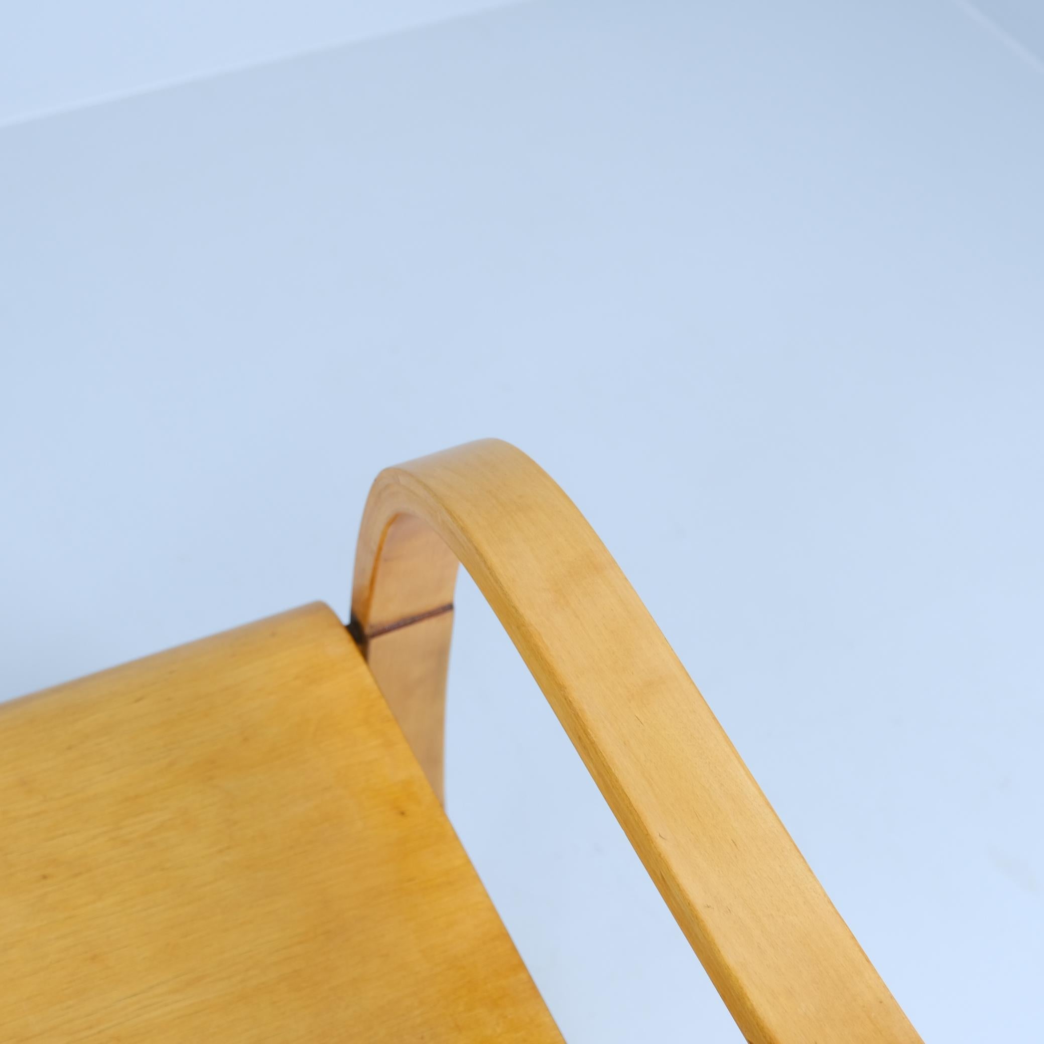 Früher Alvar Aalto-Sprungsstuhl Modell 42, gebogenes Sperrholz und Birke, Artek 1940er Jahre im Angebot 3