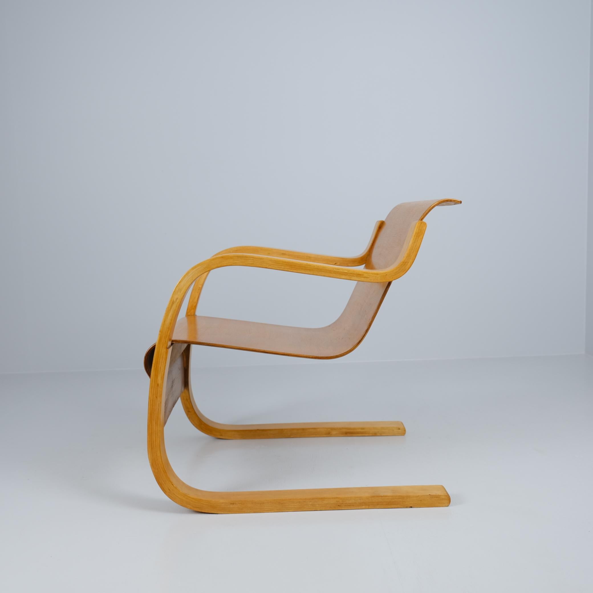 Früher Alvar Aalto-Sprungsstuhl Modell 42, gebogenes Sperrholz und Birke, Artek 1940er Jahre (Finnisch) im Angebot