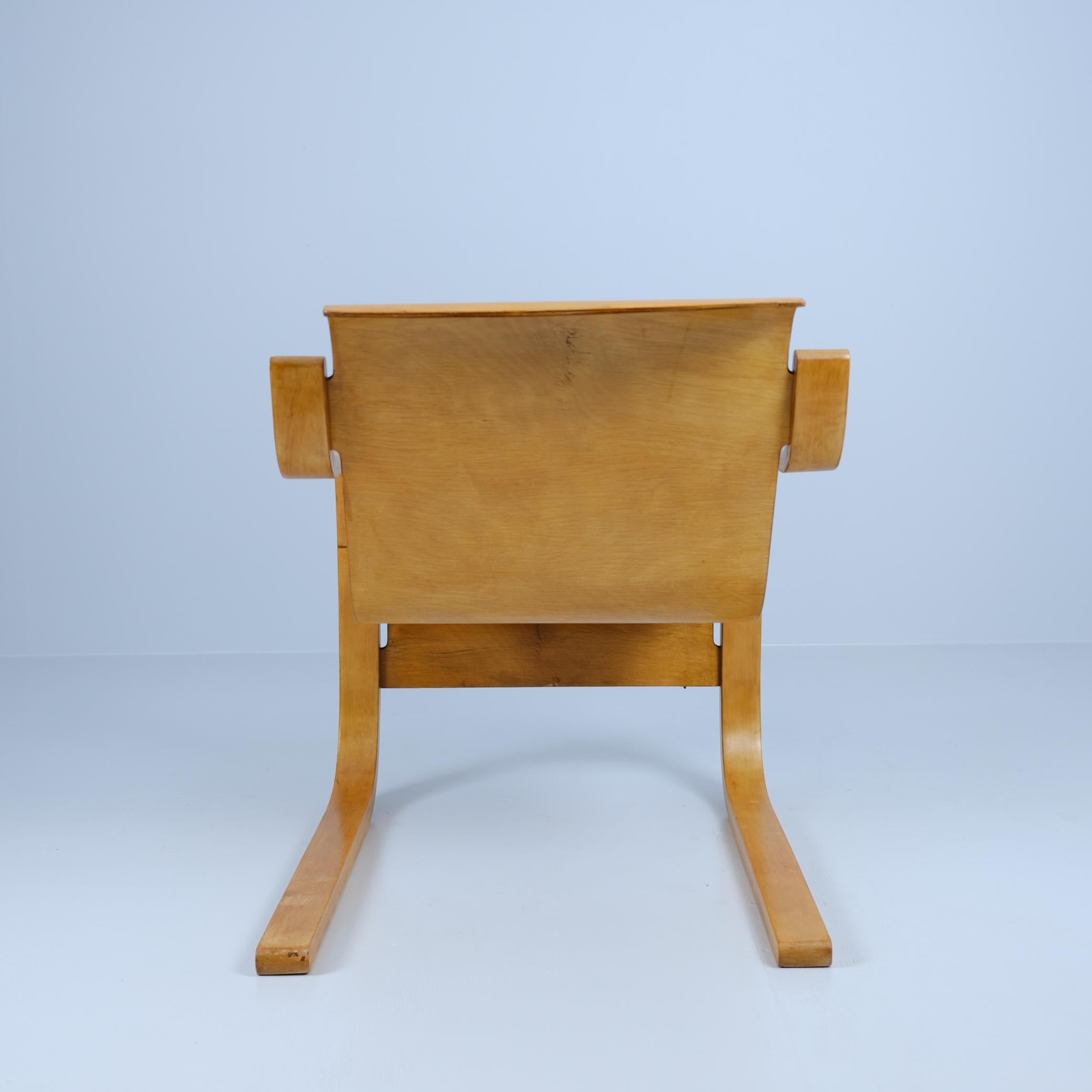 Früher Alvar Aalto-Sprungsstuhl Modell 42, gebogenes Sperrholz und Birke, Artek 1940er Jahre im Zustand „Gut“ im Angebot in Helsinki, FI