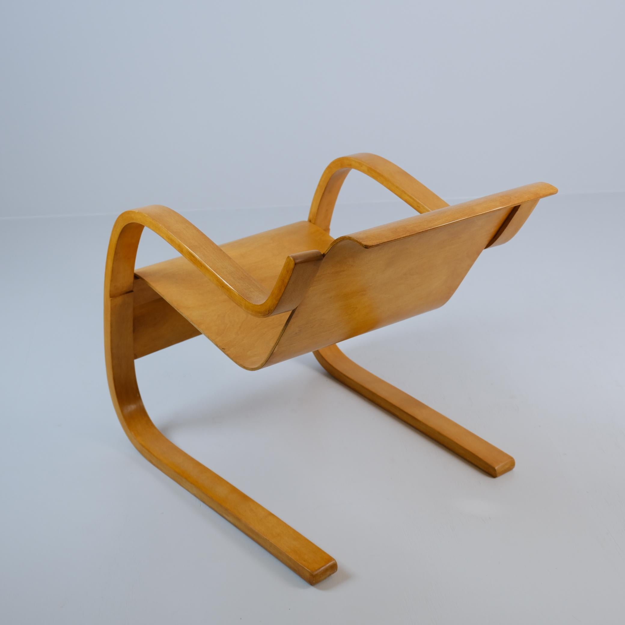 Milieu du XXe siècle Early Alvar Aalto Spring Chair Model 42, contreplaqué courbé et bouleau, Artek 1950s en vente