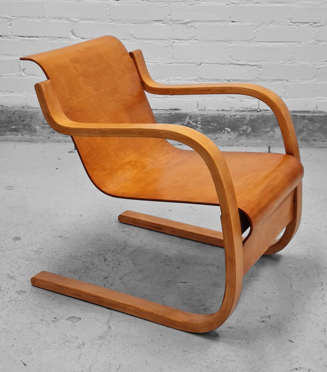 One of the most iconic and finest furniture works from Alvar Aalto, the model 42 chair, also known as  spring chair, `Pikku Paimio` or Small Paimio in english. It is regarded as an iconic masterpiece of design. This model was originally created in
