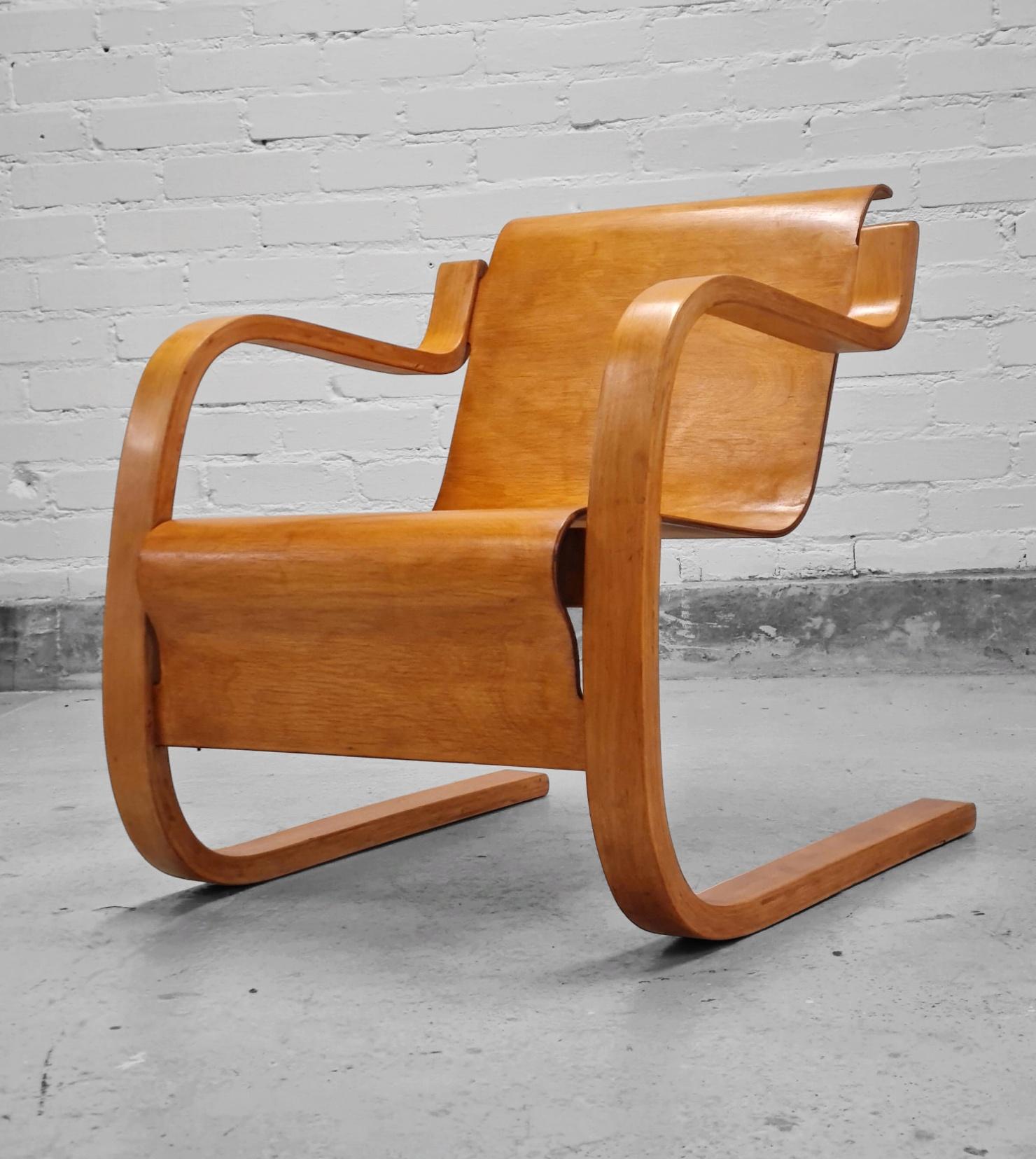 Finlandais Chaise à ressort Alvar Aalto+Aalto modèle 42, contreplaqué courbé et bouleau, Artek années 1940 en vente