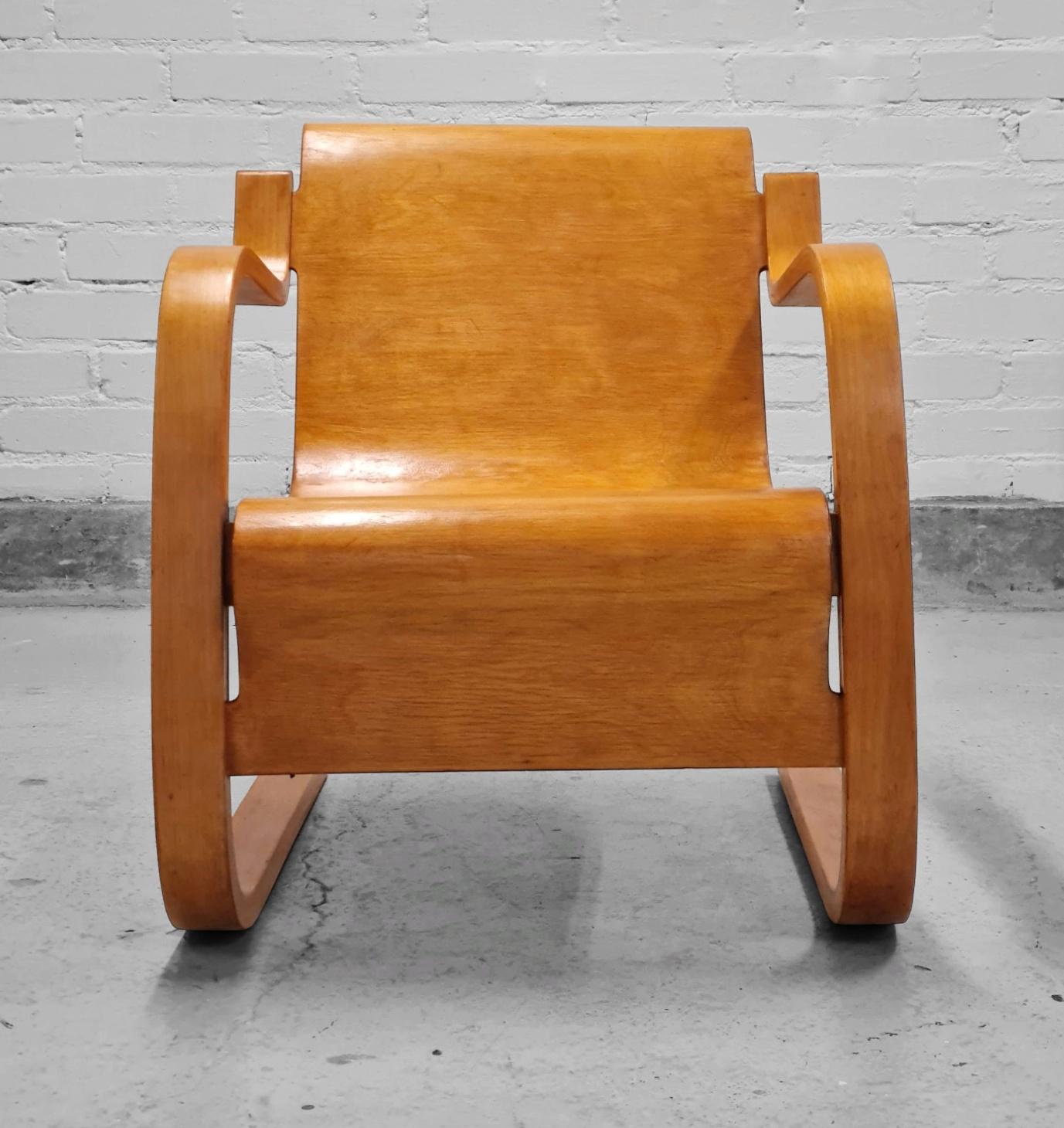 Mid-20th Century Early Alvar Aalto Spring Chair Model 42 For Artek 1940s For Sale