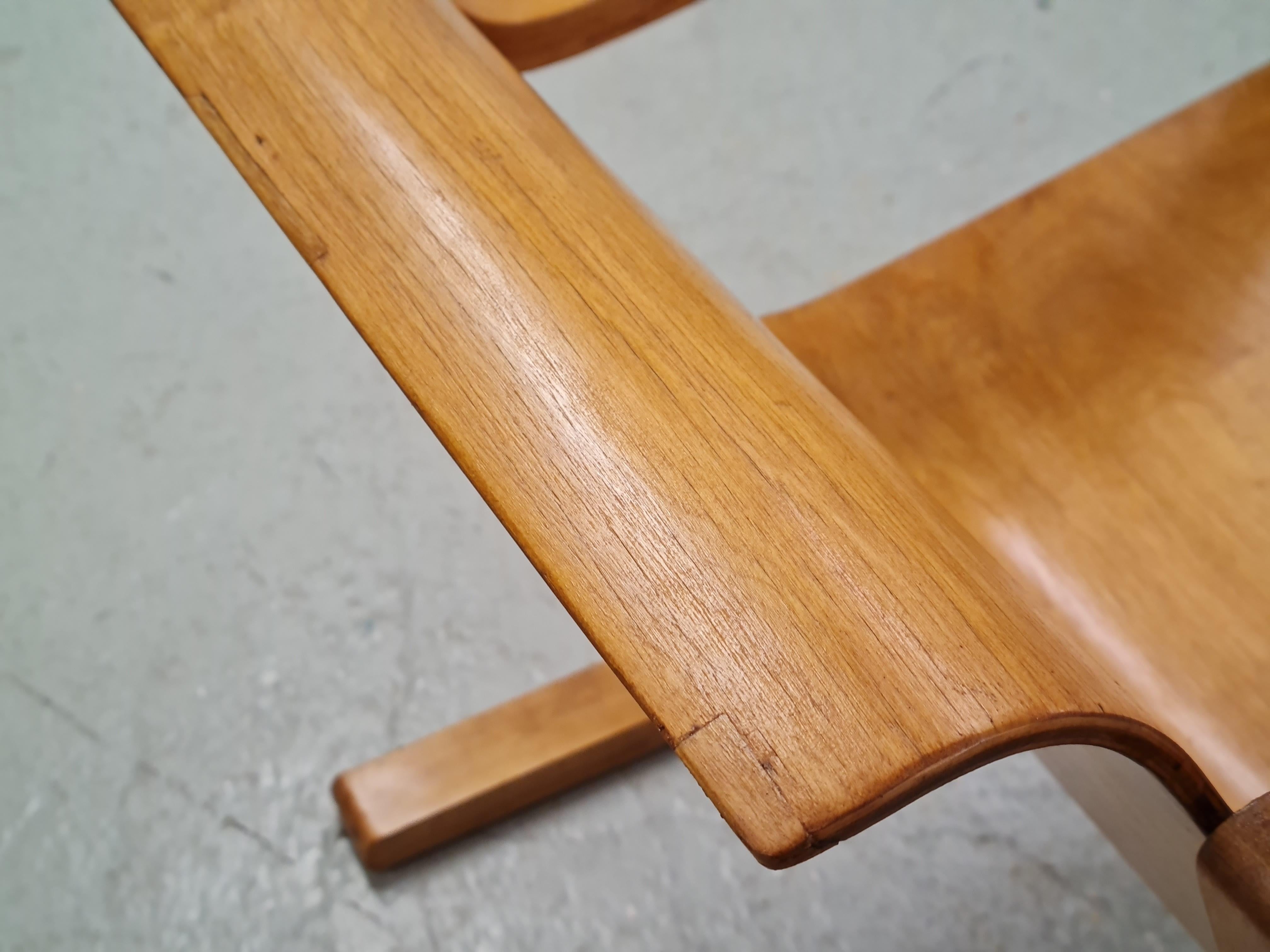 Chaise à ressort Alvar Aalto+Aalto modèle 42, contreplaqué courbé et bouleau, Artek années 1940 en vente 1