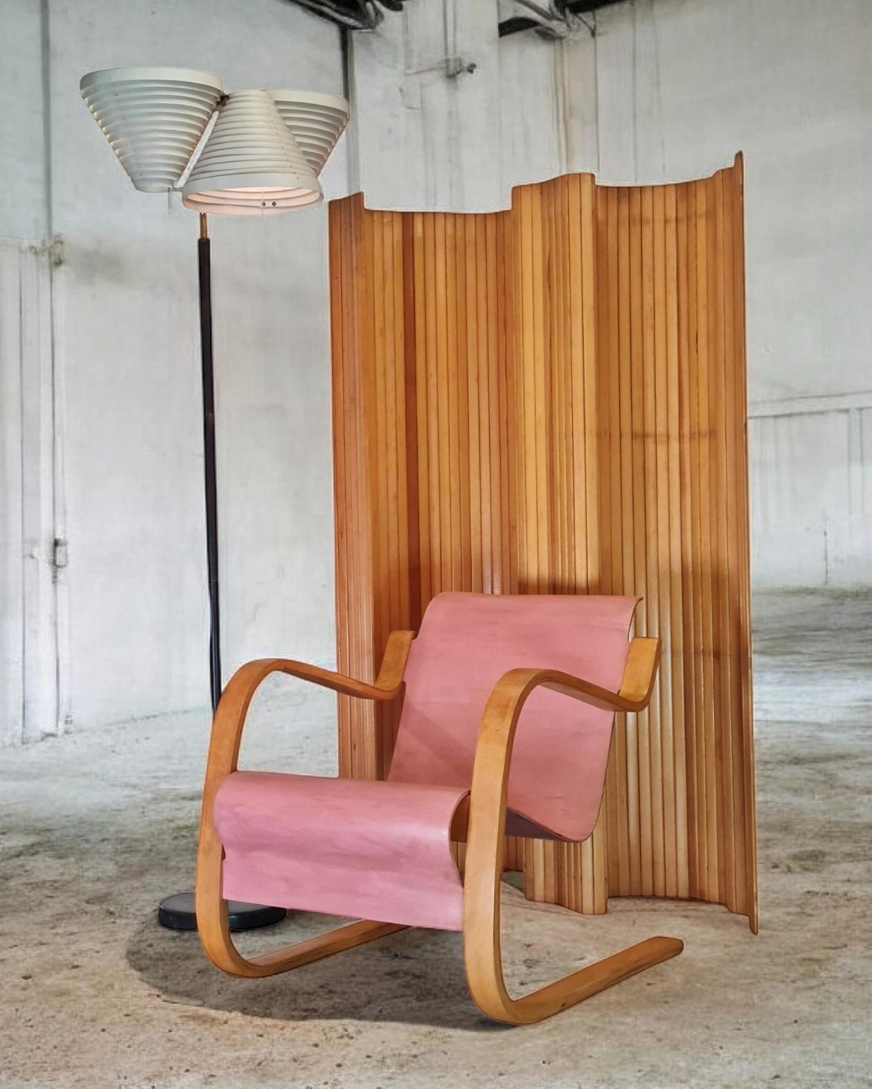 One of the most iconic and finest furniture works from Alvar Aalto, the model 31 chair (later model 42) also known as  spring chair, `Pikku Paimio` or Small Paimio in english. It is regarded as an iconic masterpiece of design. This model was