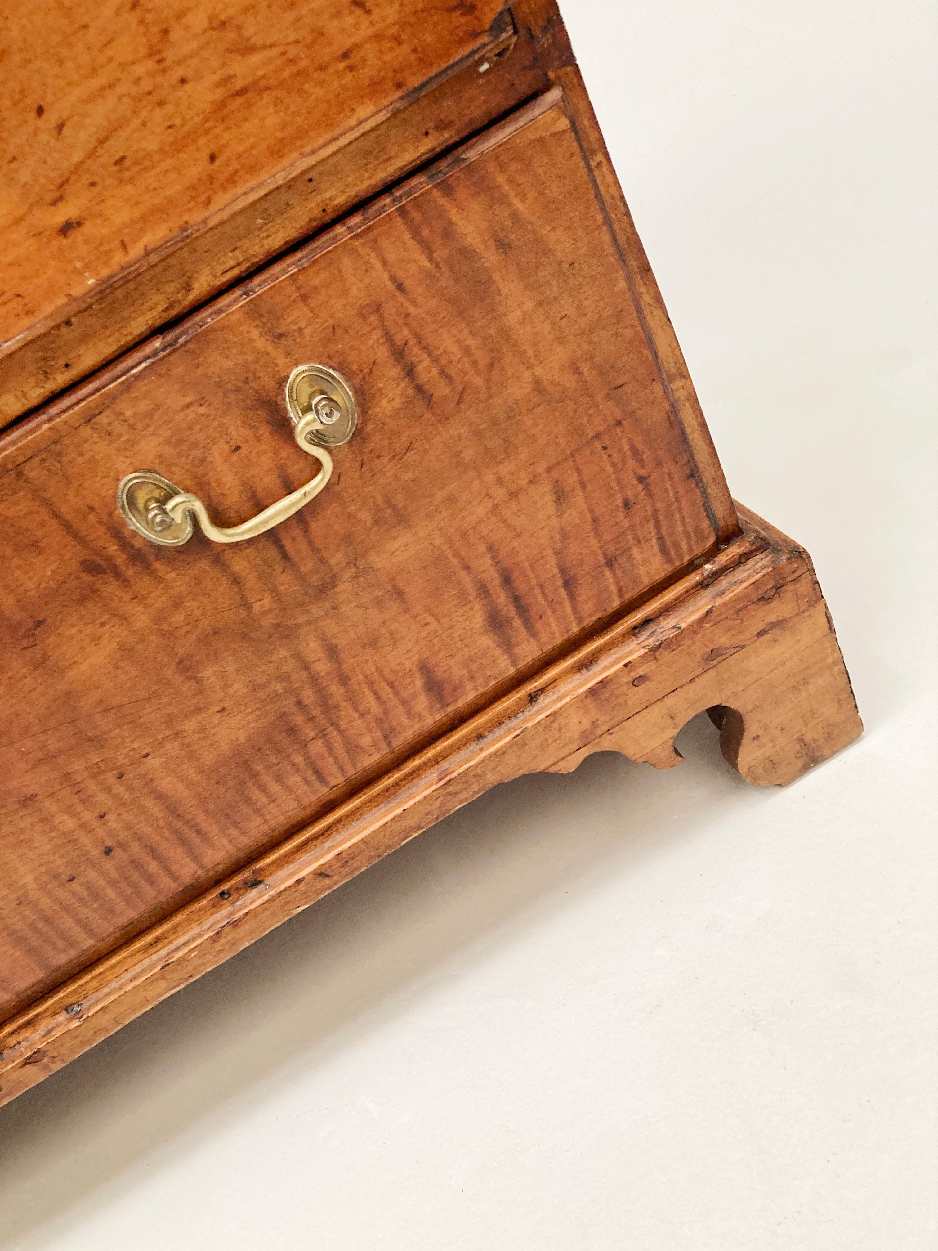 Early American 18th Century Chippendale Tiger Maple Tall Chest of Drawers For Sale 1