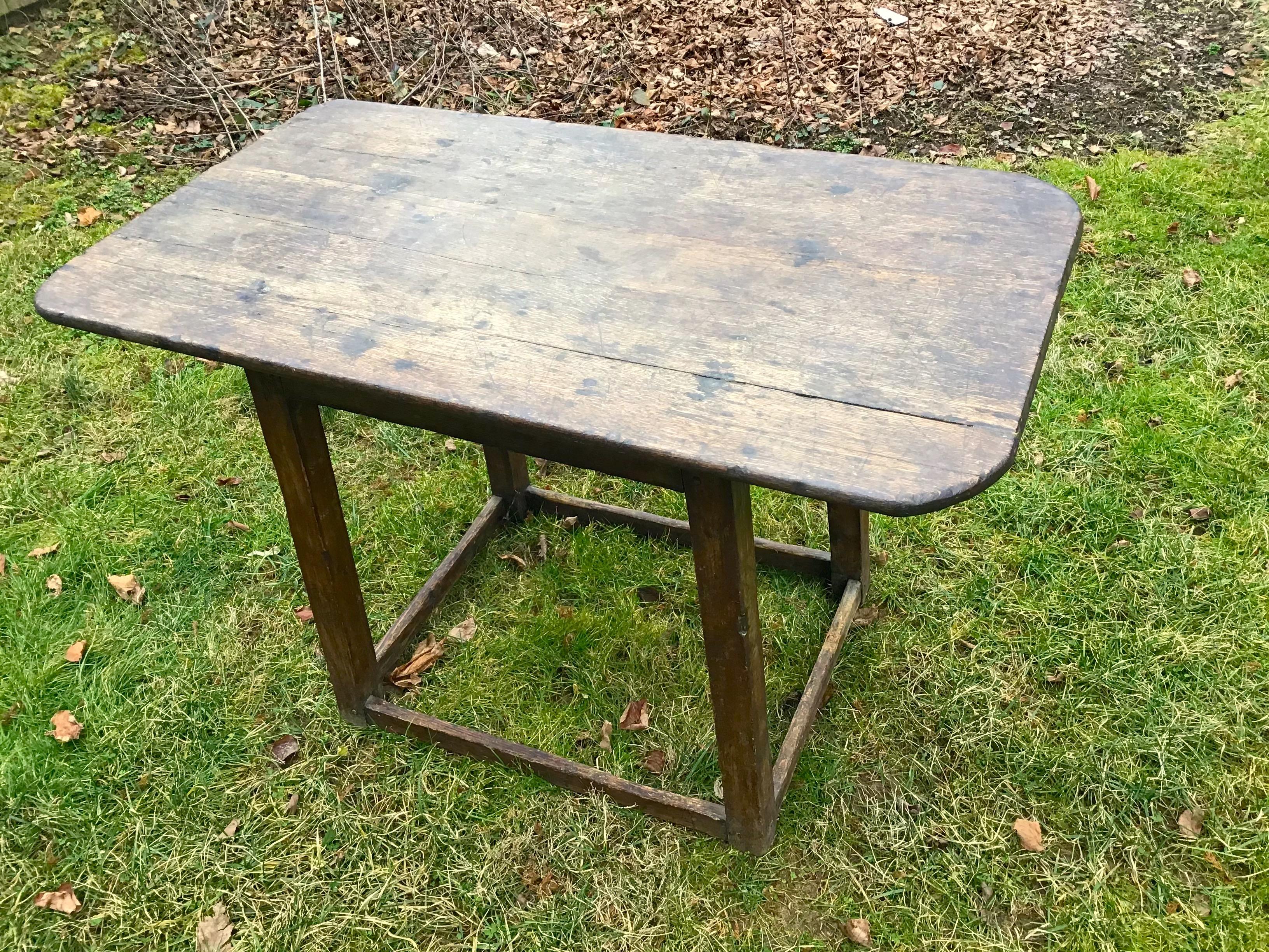 Tavern Table 18th Century Primitive Handmade Early American Antique  In Fair Condition In East Hampton, NY