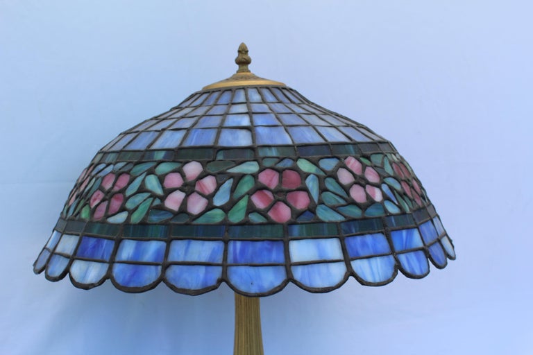 Early American Art Glass Foil Shade Lamp, Blue with Red Flowers Antique Base In Good Condition For Sale In Los Angeles, CA