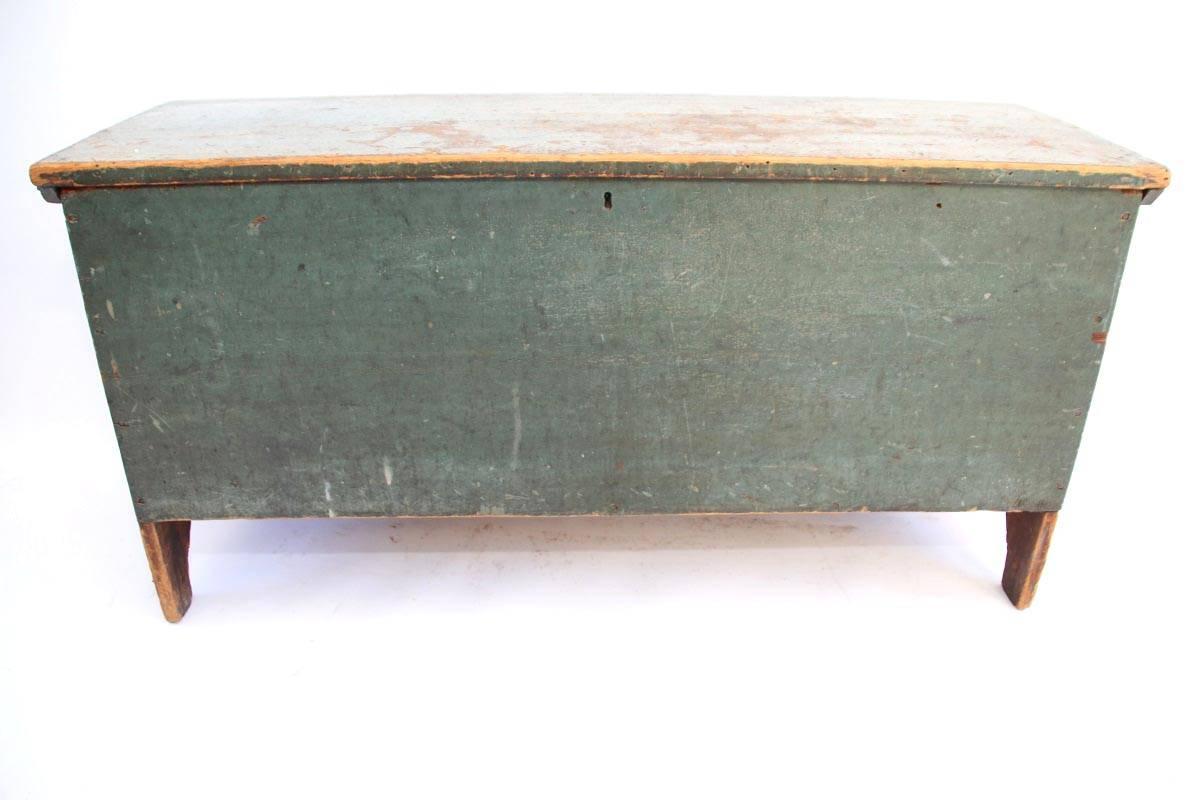 Early American Blue-Green Painted Pine Blanket Chest with Arched Ends In Distressed Condition In Woodbury, CT