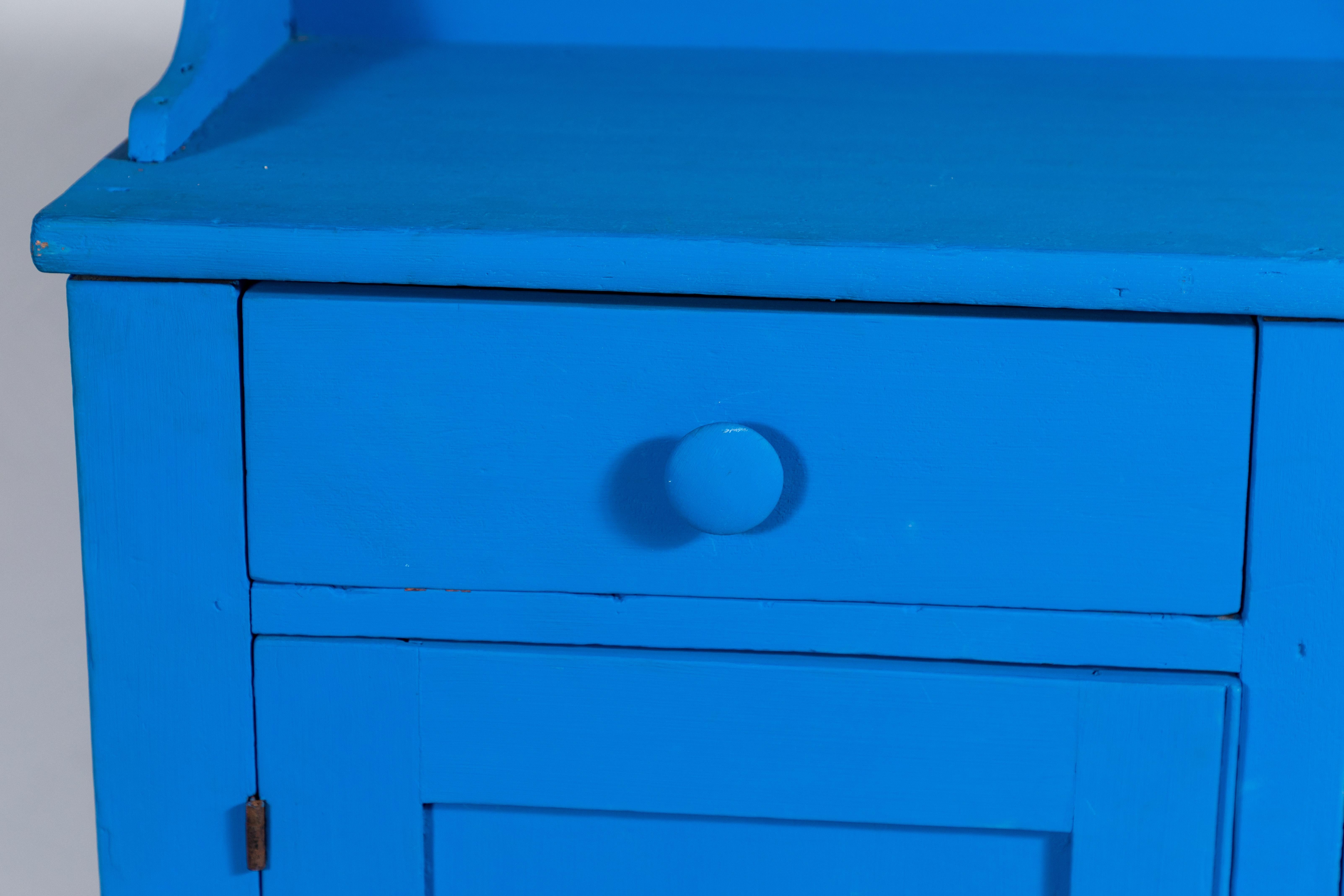 Early American Blue Painted Jelly Cabinet In Good Condition In Los Angeles, CA