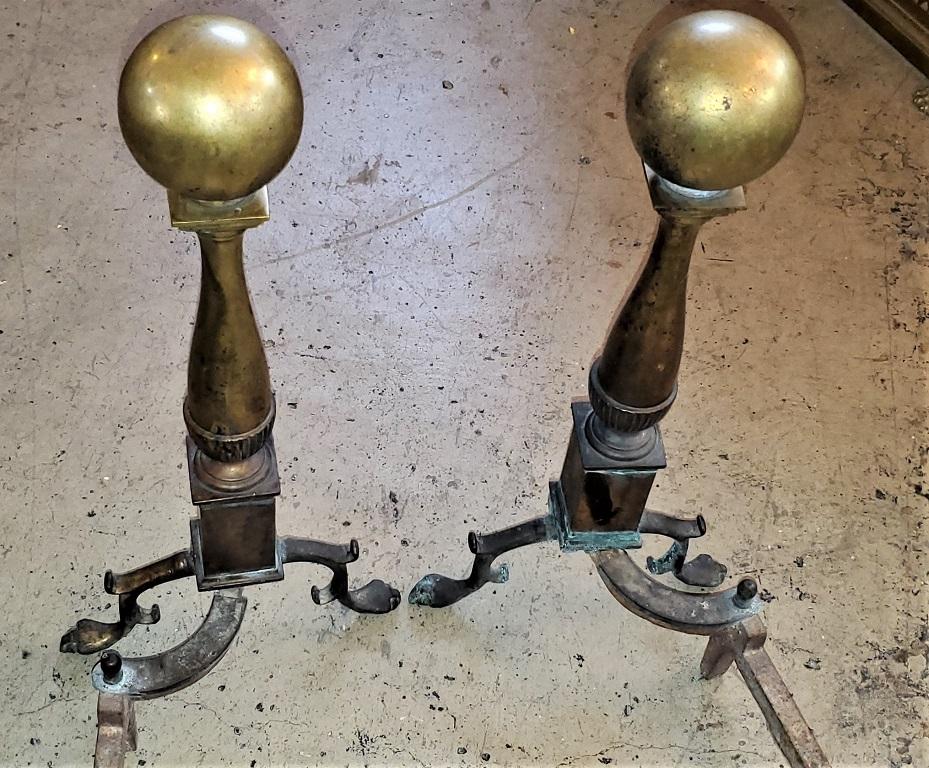 Early American Canonball Brass Andirons (amerikanisch) im Angebot