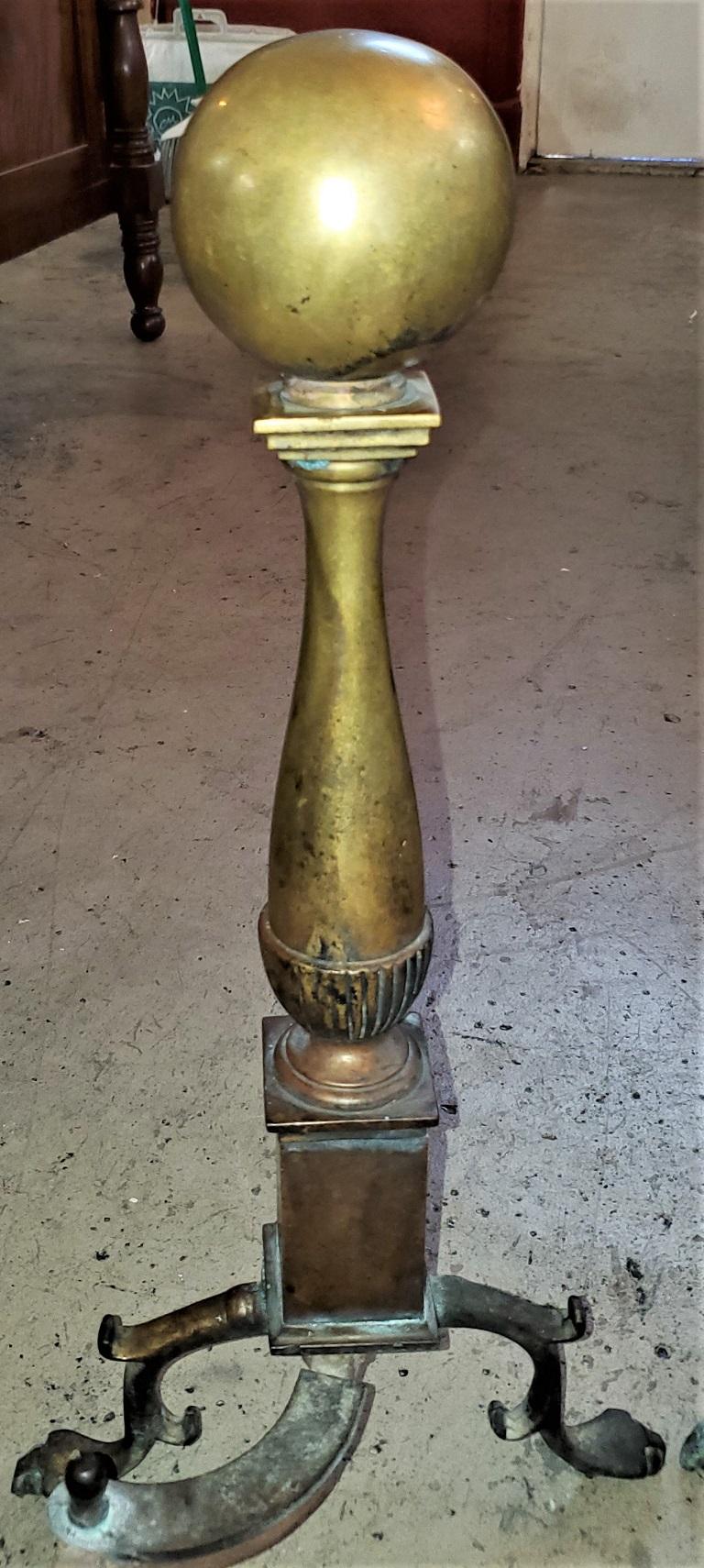 Early American Canonball Brass Andirons (Gegossen) im Angebot