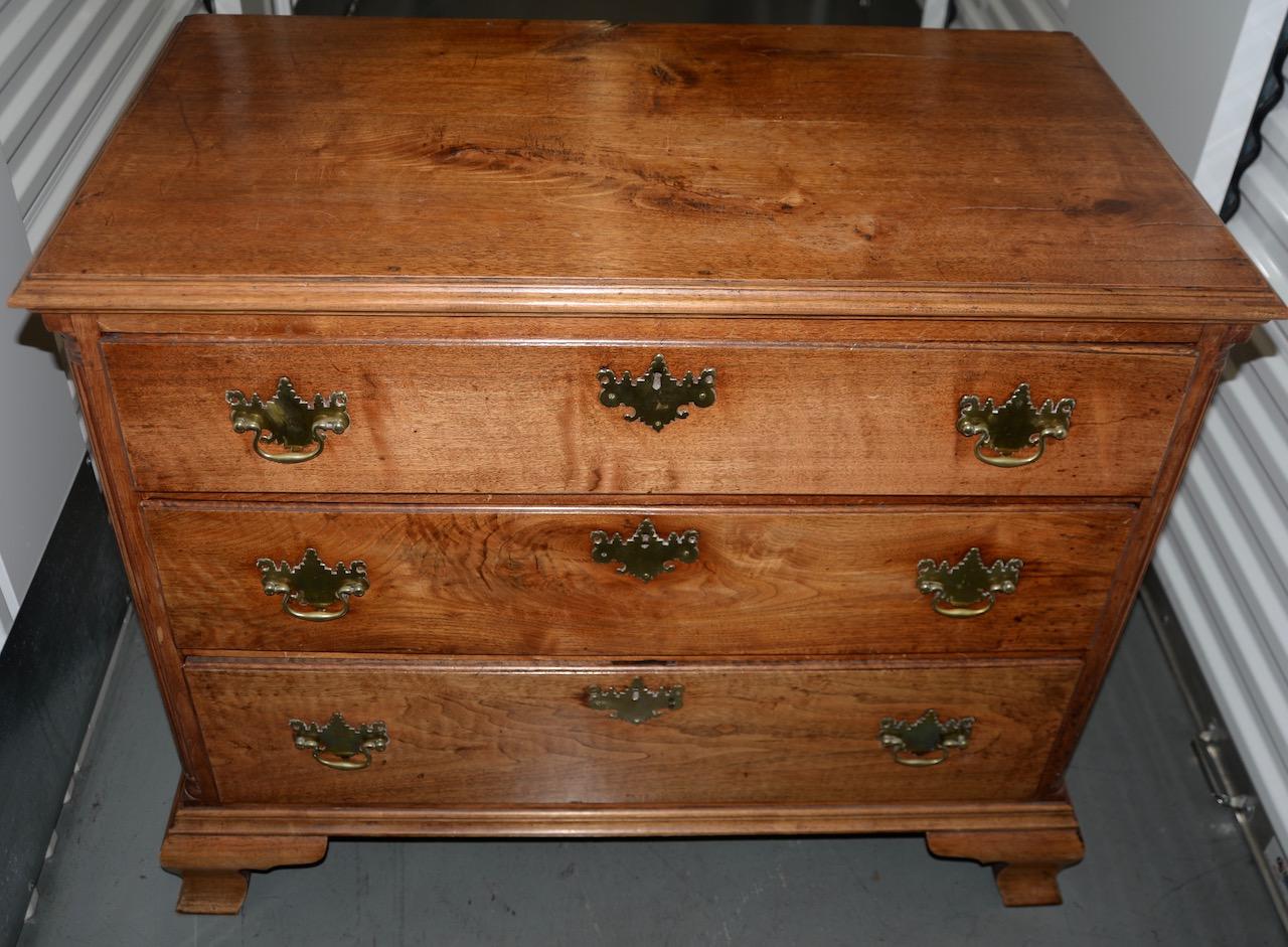 Early American Chippendale Period Maple Chest of Drawers In Good Condition For Sale In San Francisco, CA