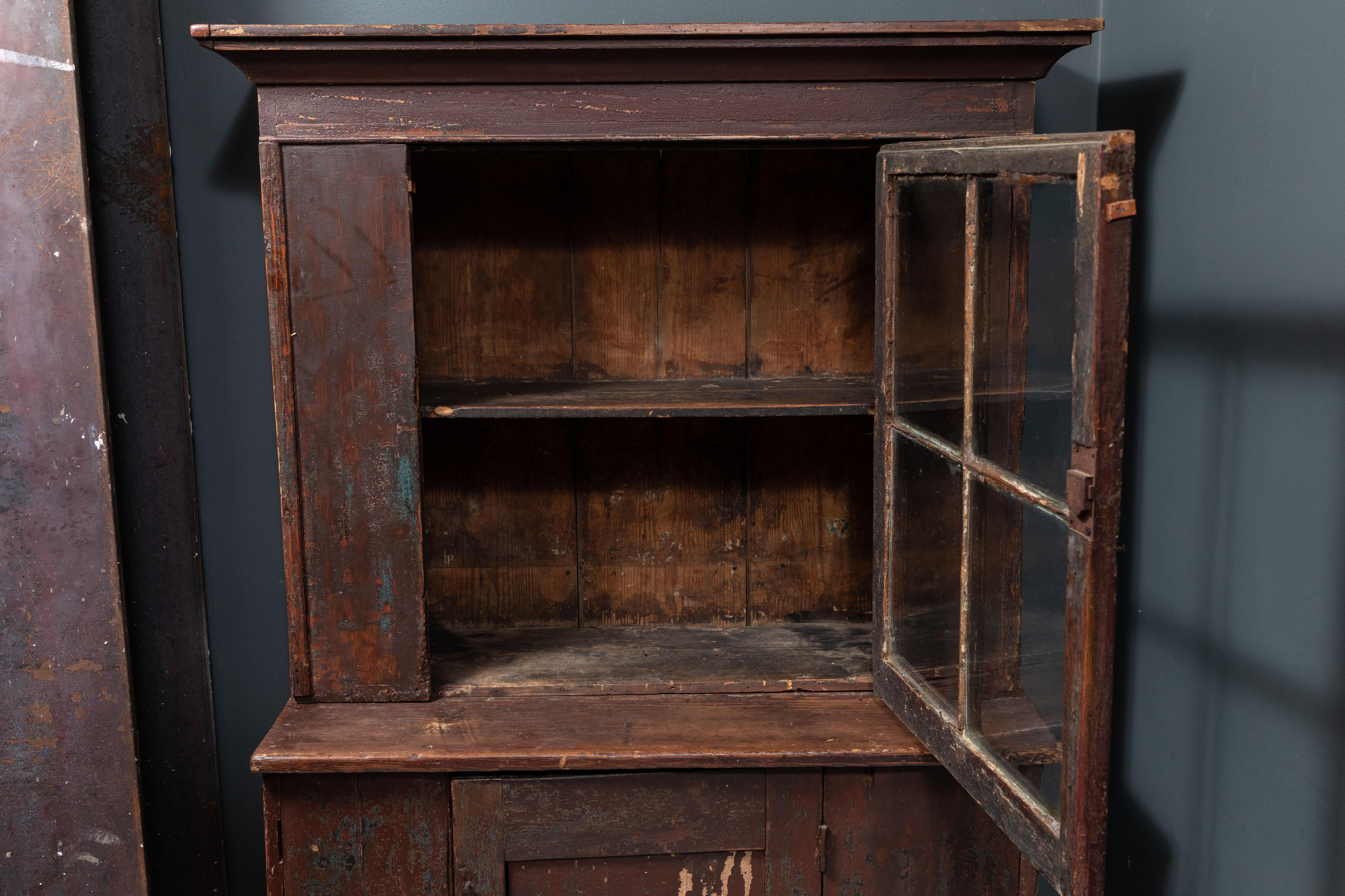Early American Dark Wooden Hutch with Glass Door In Good Condition In Los Angeles, CA