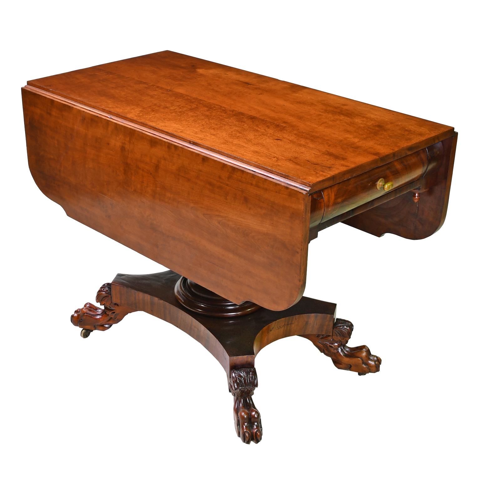 Early American Empire Drop-Leaf/ Pembroke Table in West Indies Mahogany, c. 1830 In Good Condition For Sale In Miami, FL