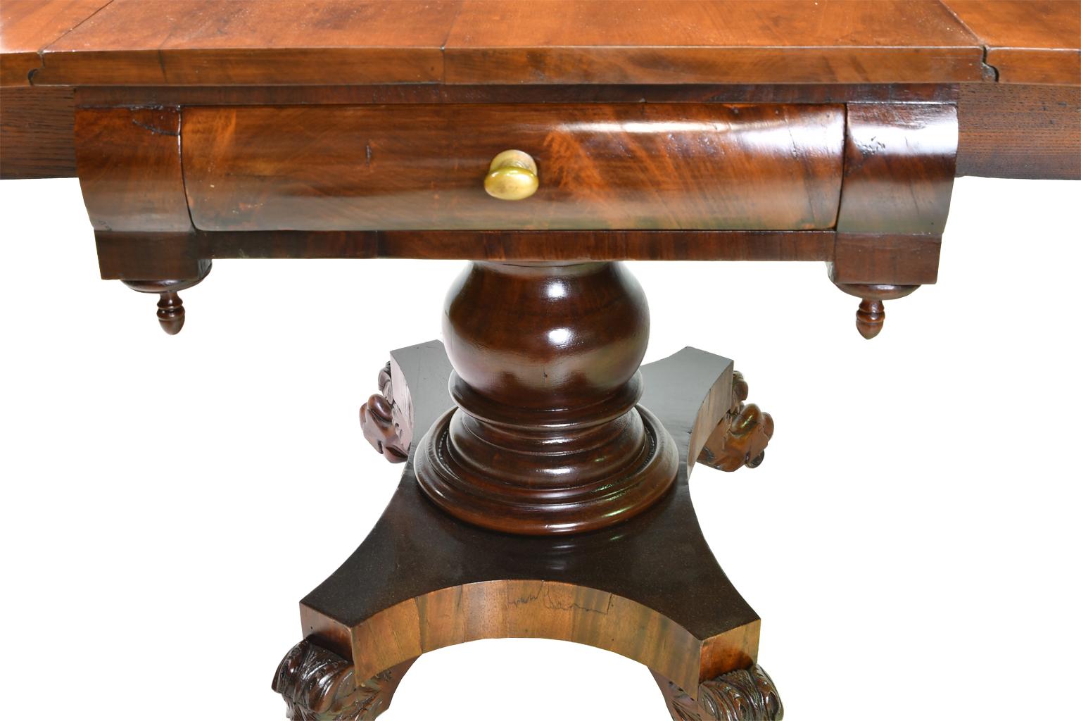 Early American Empire Drop-Leaf/ Pembroke Table in West Indies Mahogany, c. 1830 For Sale 3