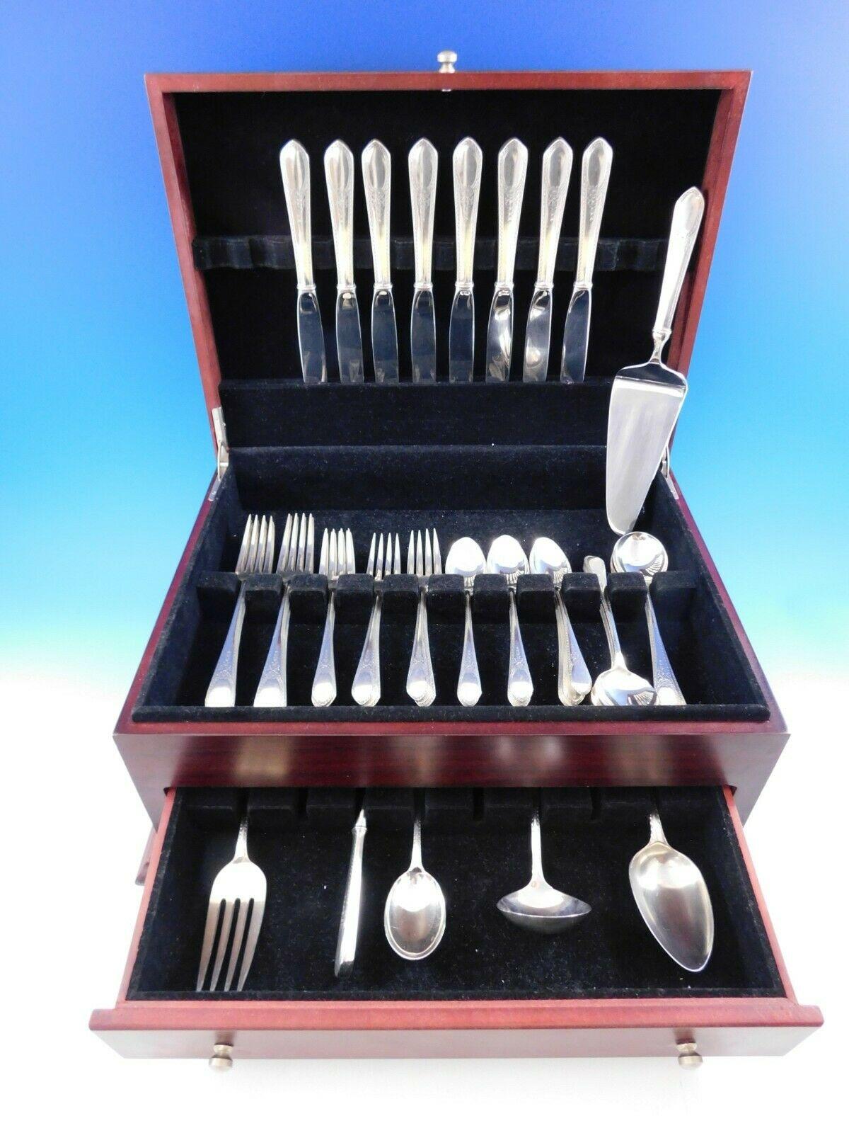 Early American engraved by Lunt sterling silver flatware set, 46 pieces. This set includes:

8 knives, modern blade, 9 1/4