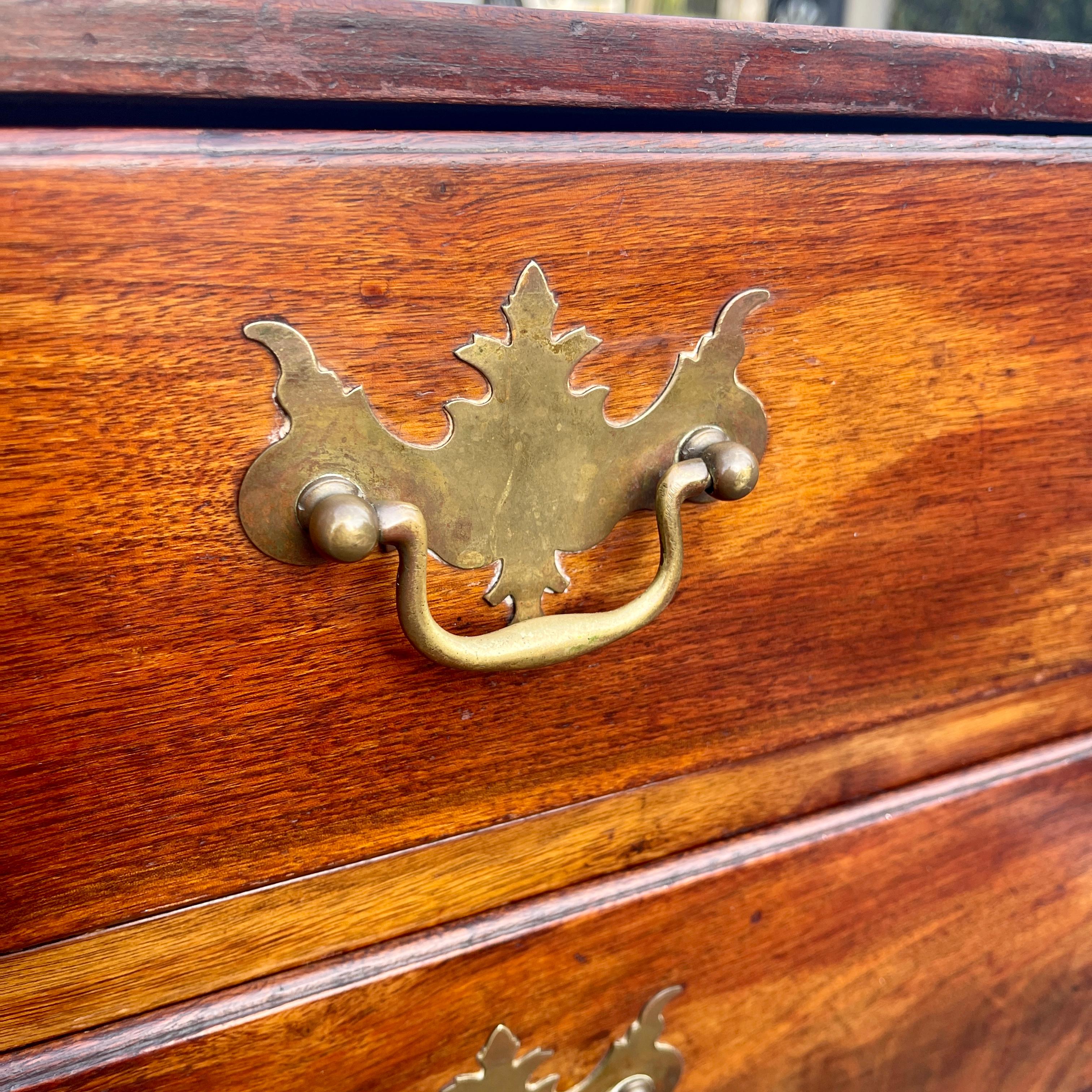 Early American Federal Chest of Drawers 7