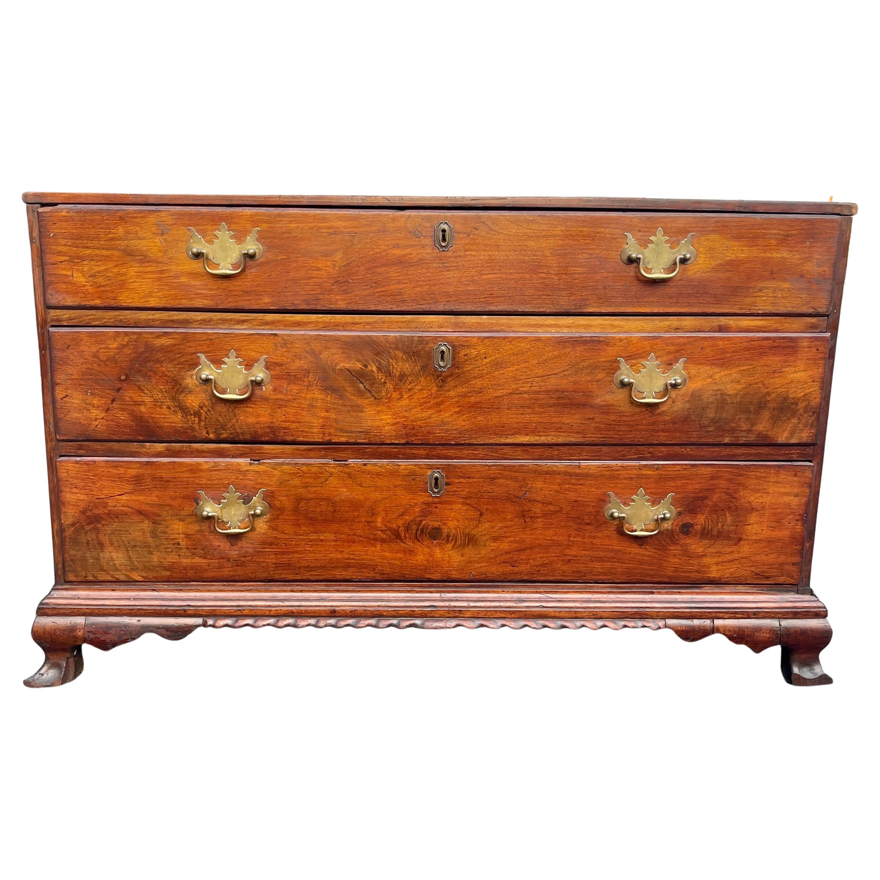 Early American Federal Chest of Drawers In Good Condition In Haddonfield, NJ