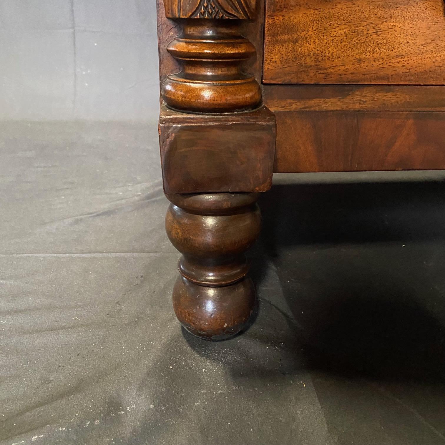  Early American Federal Chest of Drawers in Bookmatched Mahogany For Sale 7
