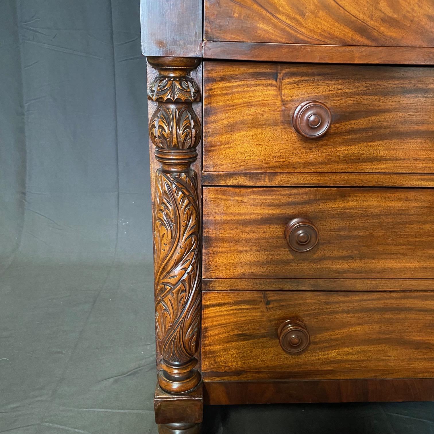  Early American Federal Chest of Drawers in Bookmatched Mahogany For Sale 1
