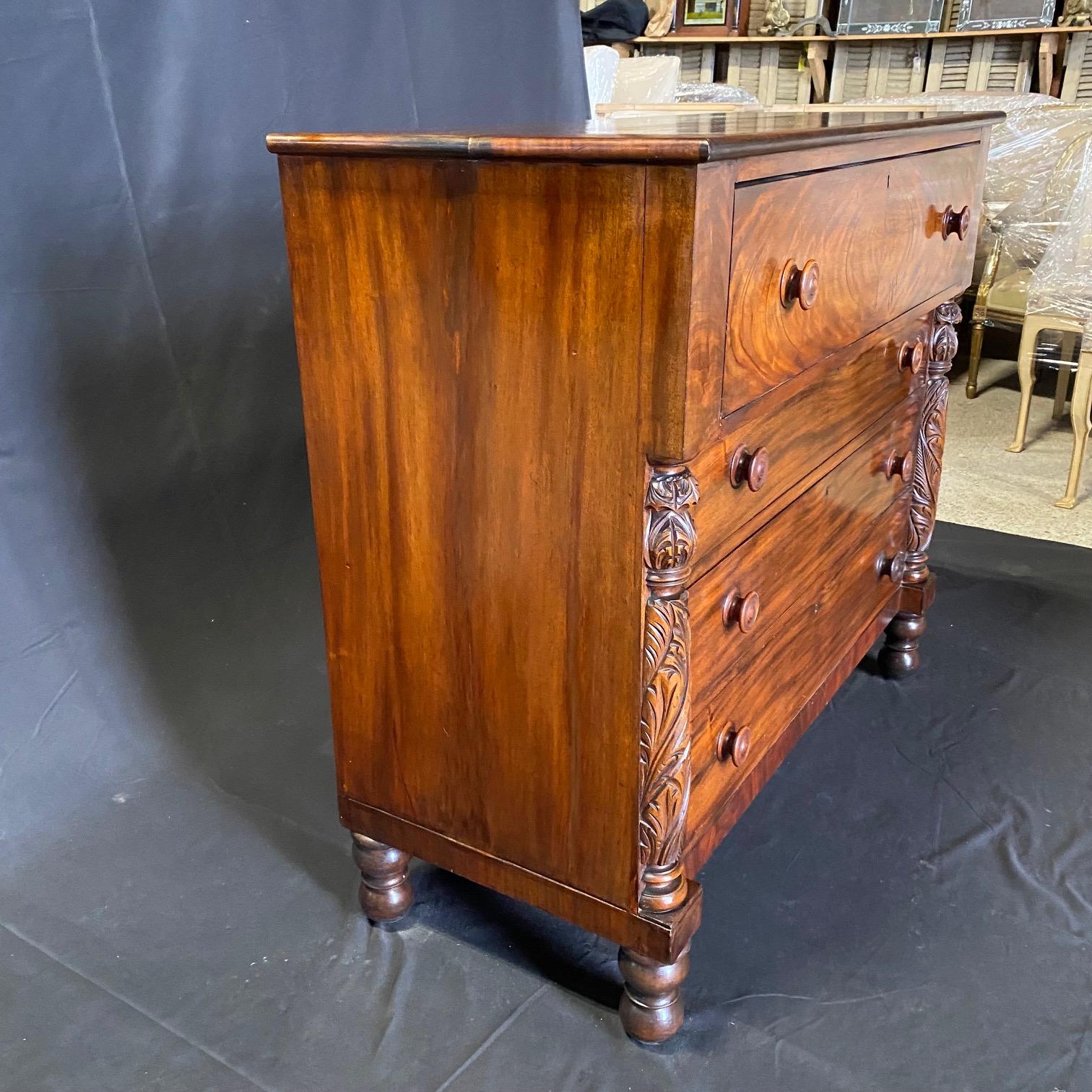  Early American Federal Chest of Drawers in Bookmatched Mahogany For Sale 2
