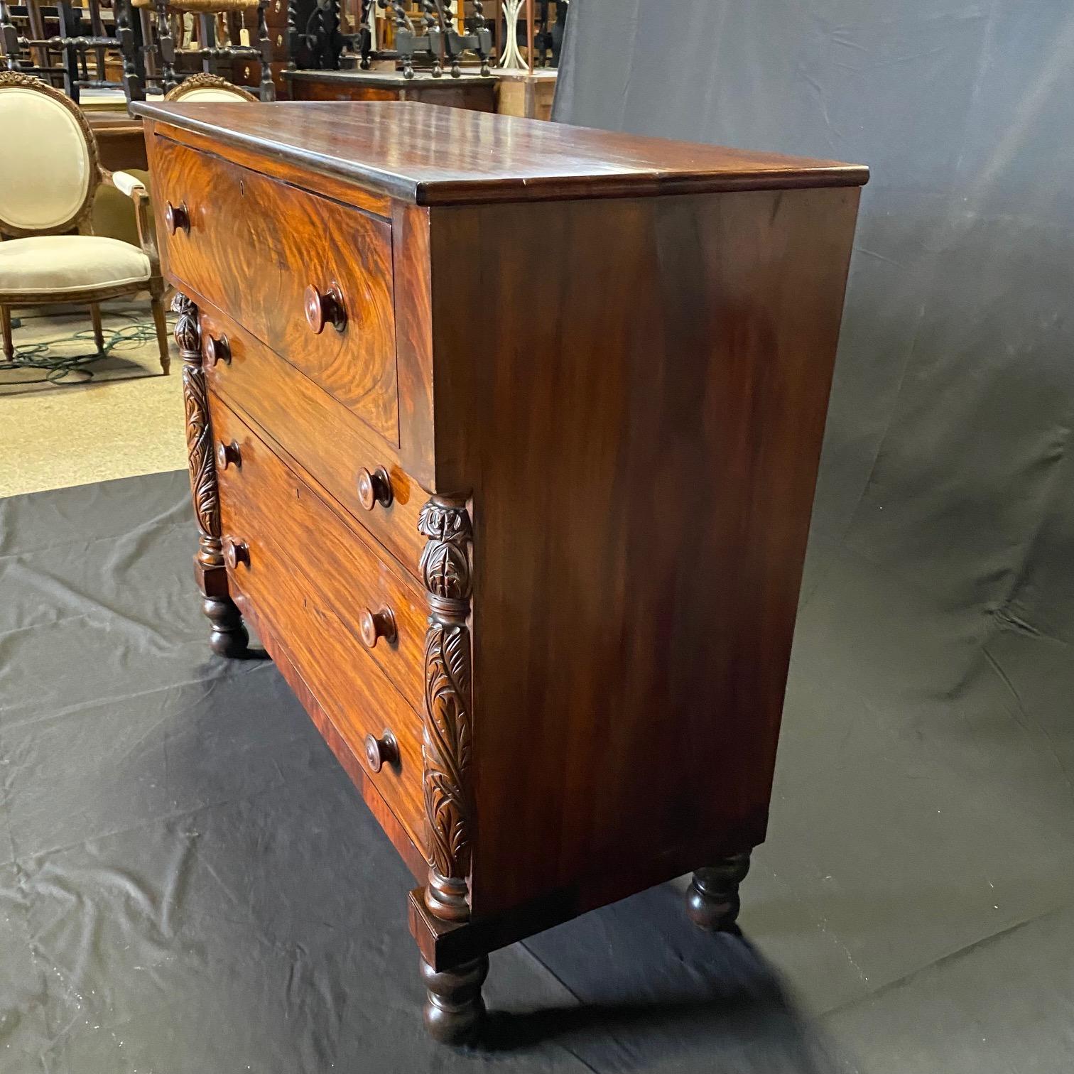  Early American Federal Chest of Drawers in Bookmatched Mahogany For Sale 3