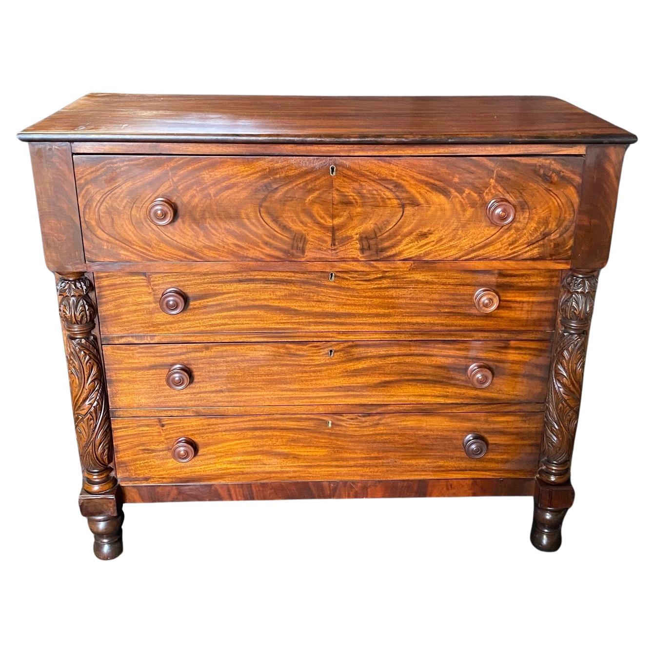  Early American Federal Chest of Drawers in Bookmatched Mahogany For Sale