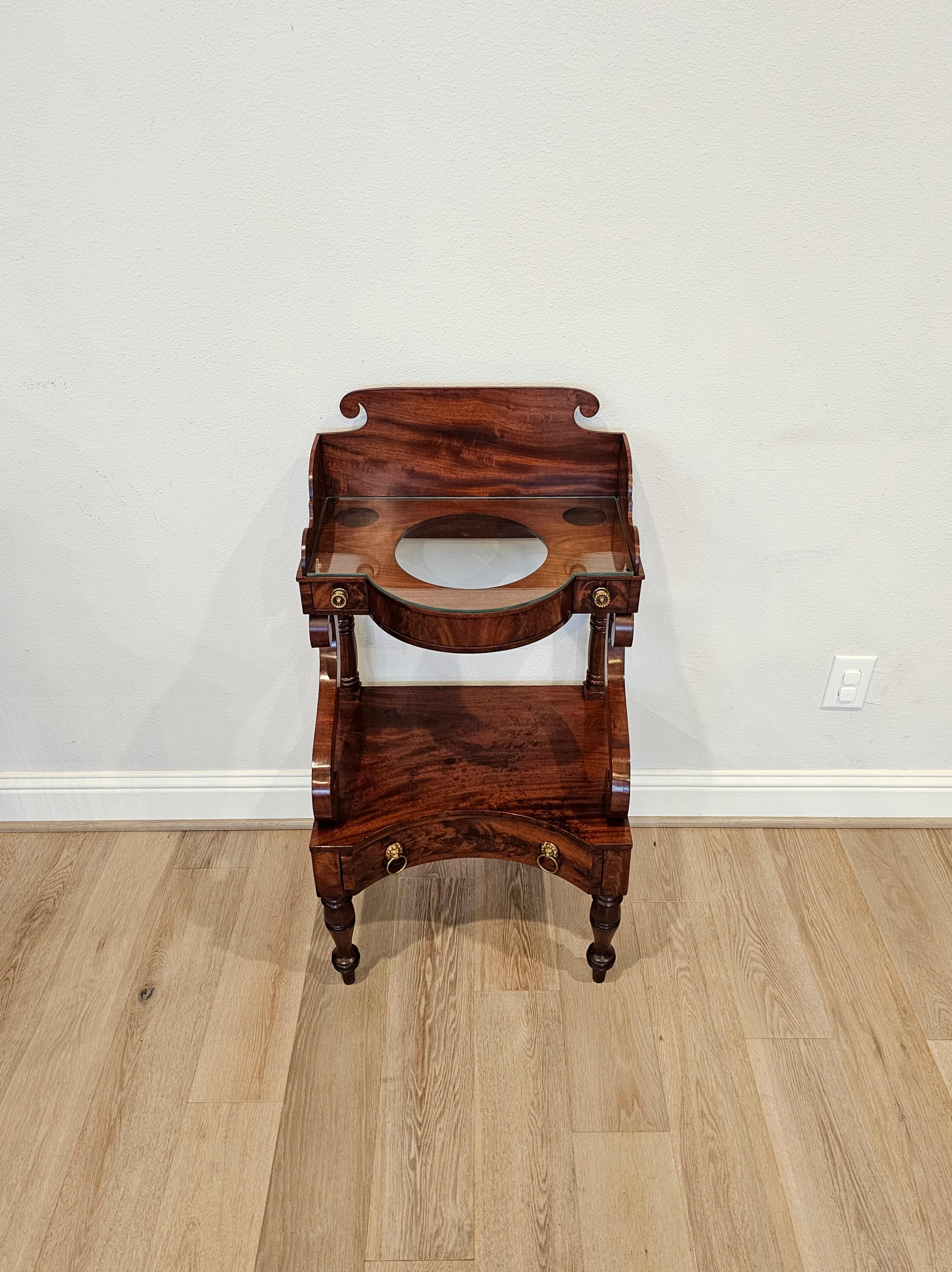 Early American Federal Period Flame Mahogany Antique Wash Stand  In Good Condition For Sale In Forney, TX