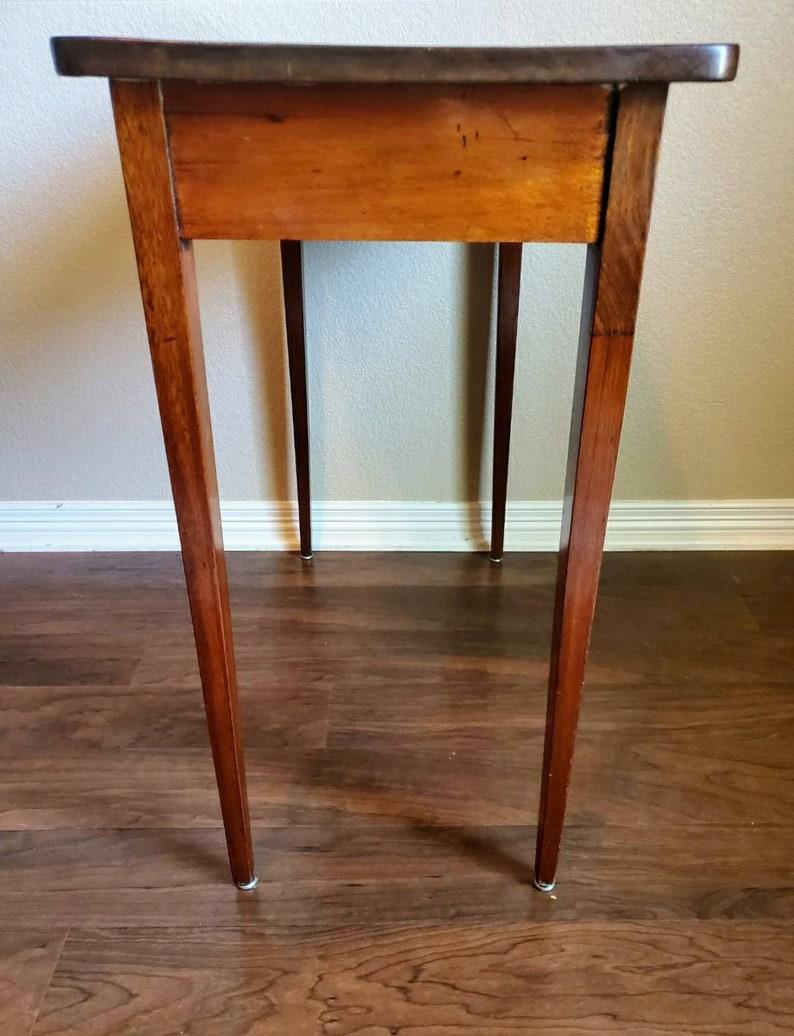 Early American Federal Period Mahogany Table In Good Condition In Forney, TX