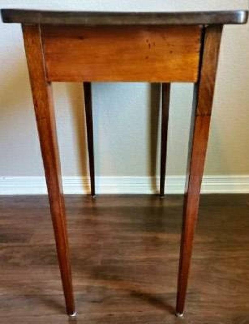 19th Century Early American Federal Period Mahogany Table