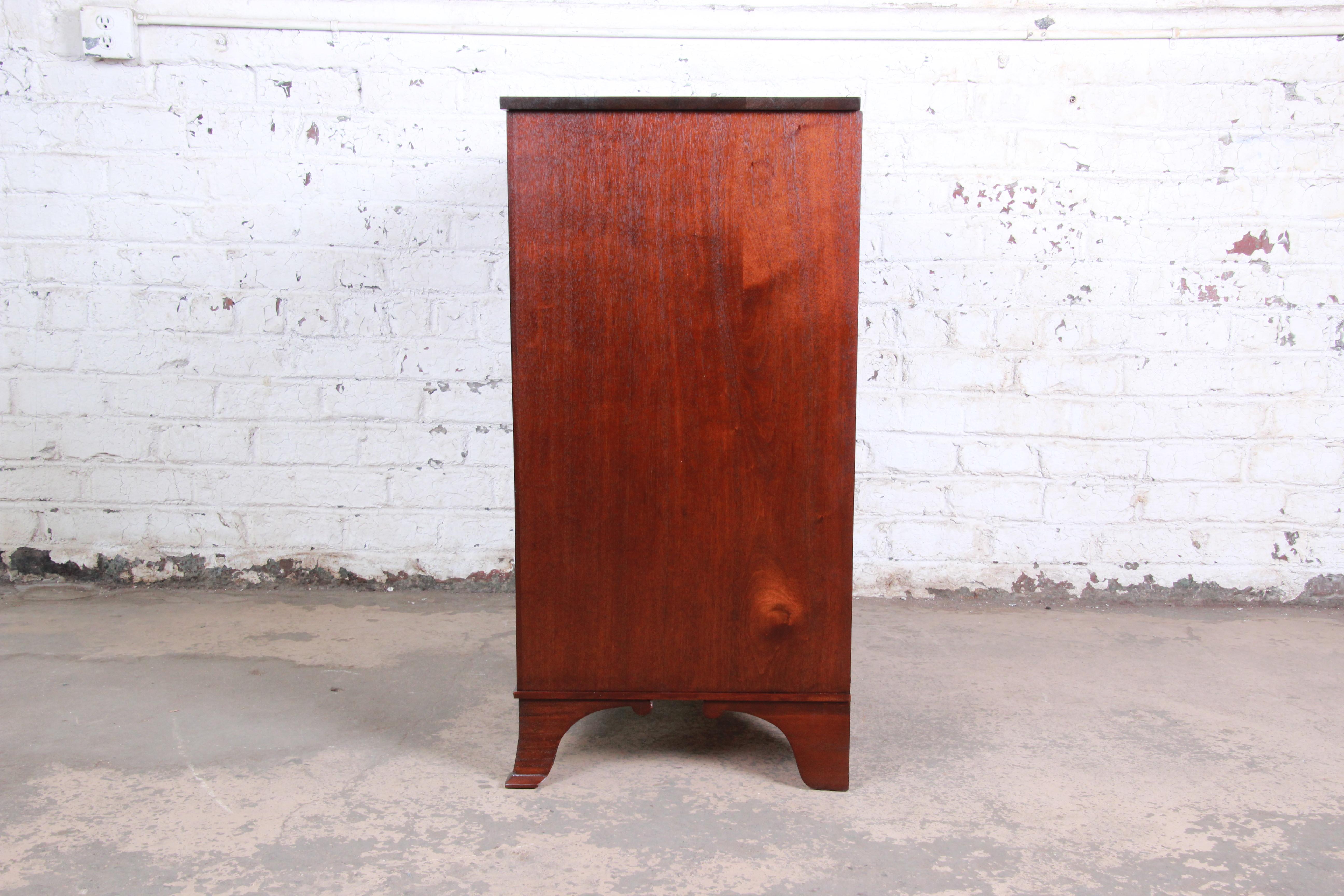 Early American Five-Drawer Mahogany Chest of Drawers, circa 1820s 4