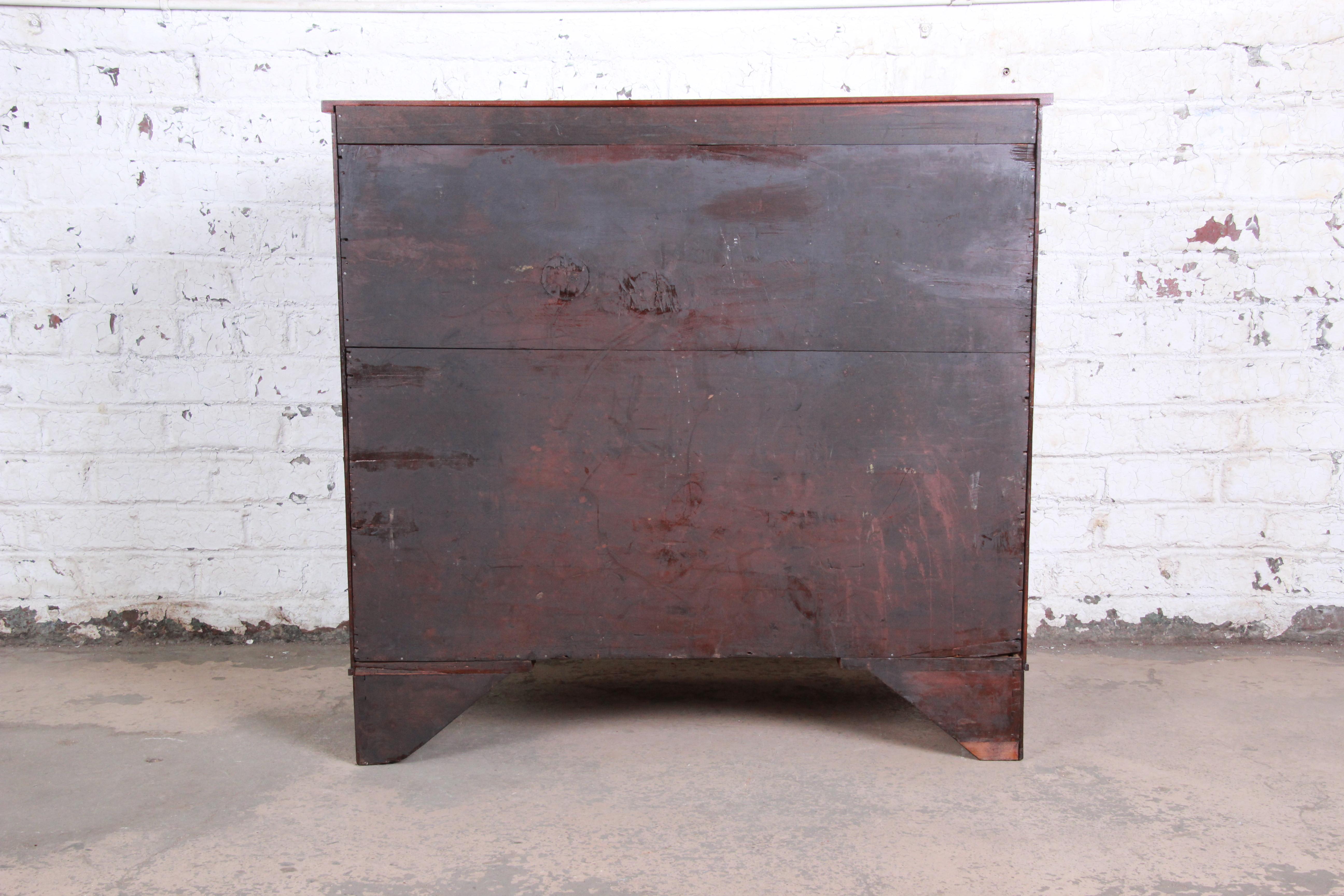 Early American Five-Drawer Mahogany Chest of Drawers, circa 1820s 6