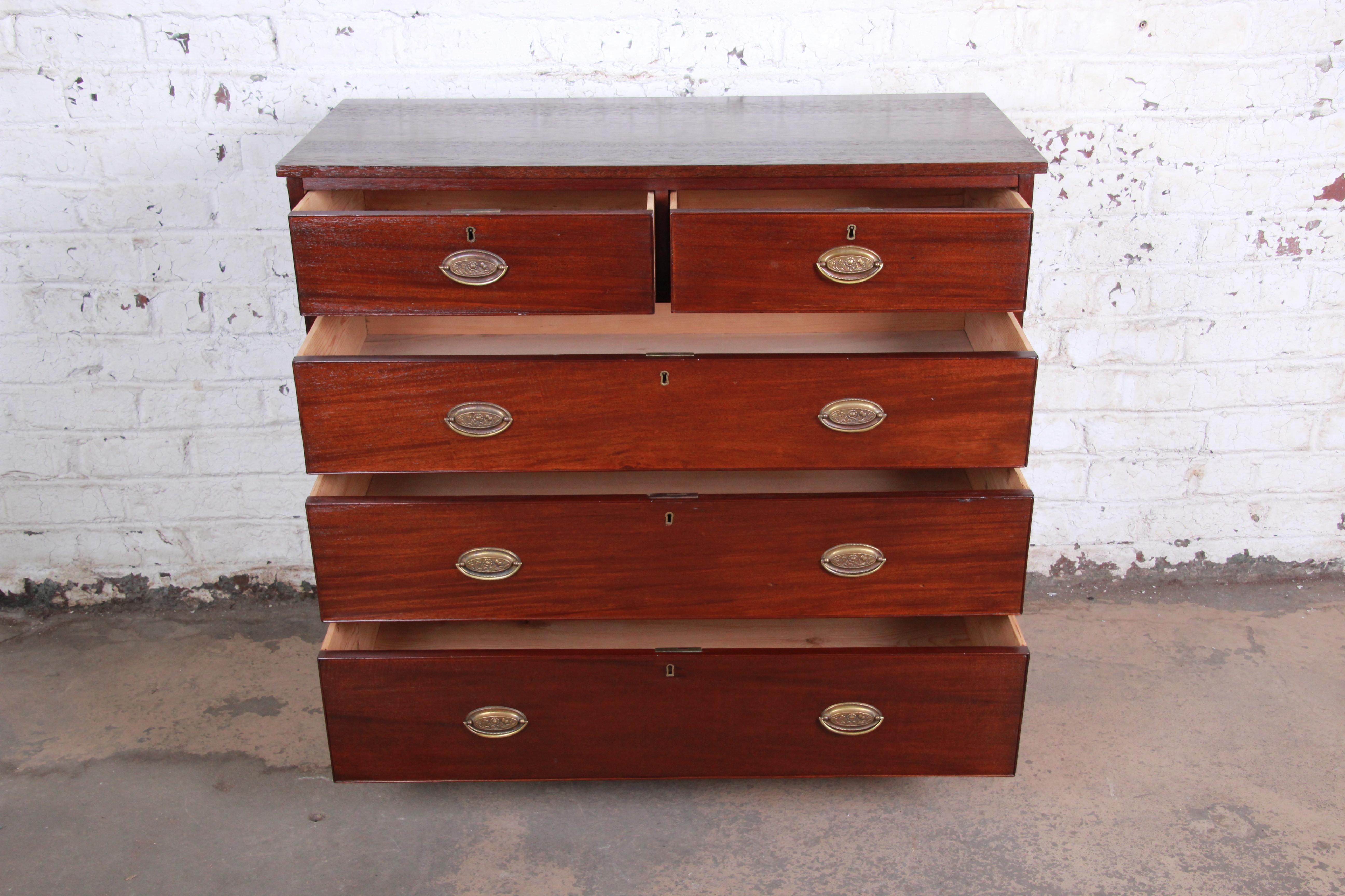 Hepplewhite Early American Five-Drawer Mahogany Chest of Drawers, circa 1820s