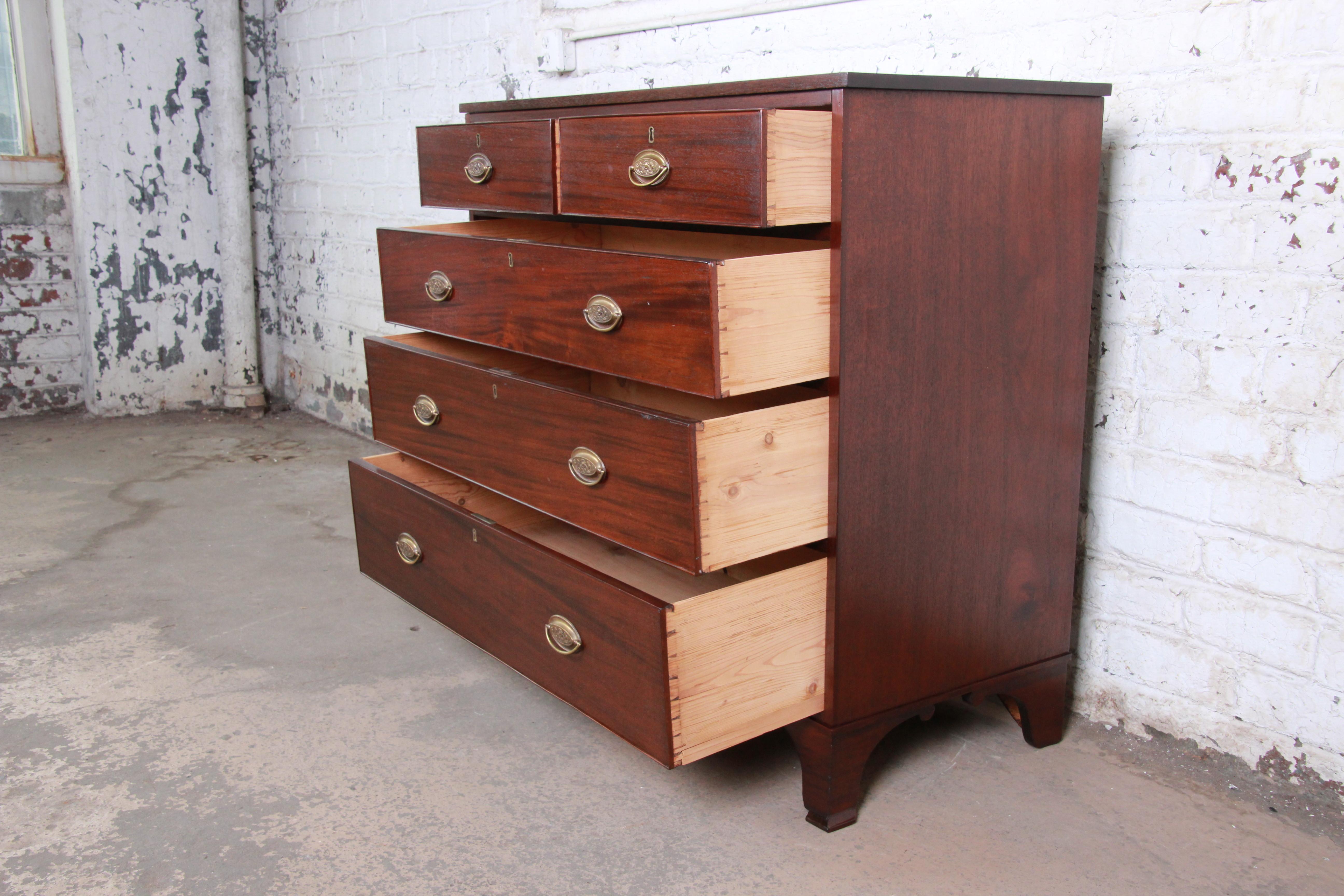 Early American Five-Drawer Mahogany Chest of Drawers, circa 1820s In Good Condition In South Bend, IN