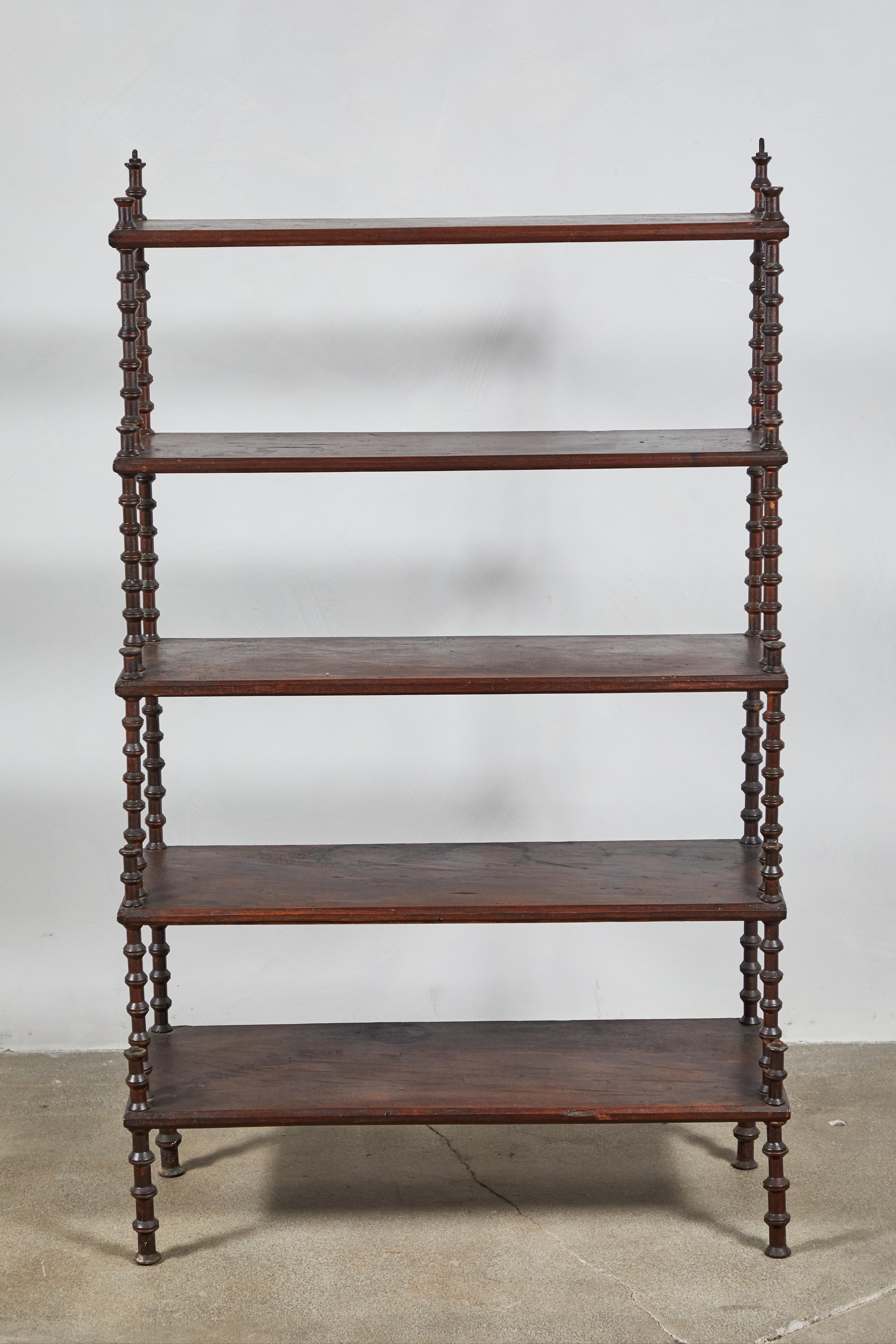 Early American Five-Tiered Step Spool Shelf In Good Condition In Los Angeles, CA