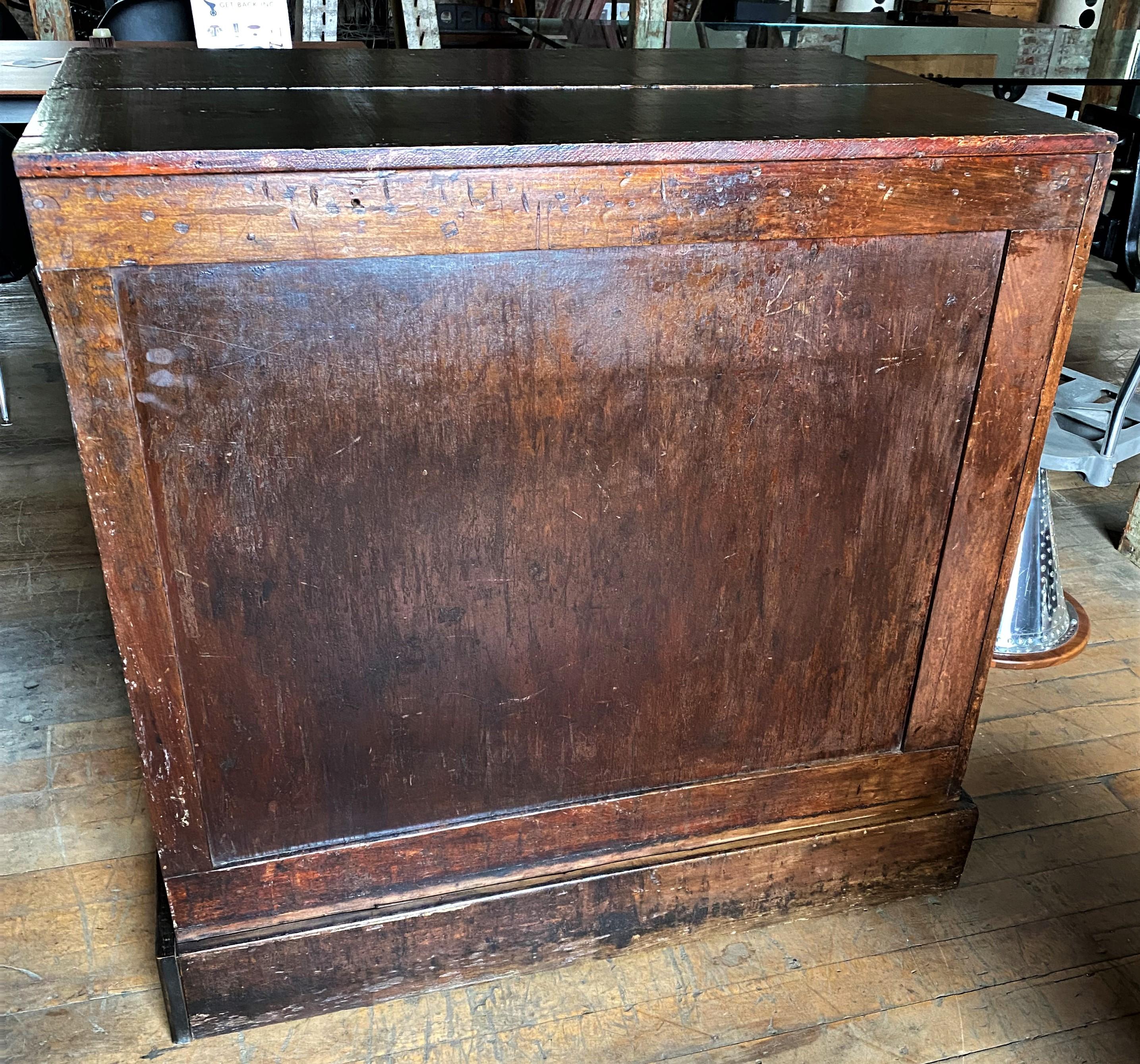Early American Flat File In Good Condition In Oakville, CT