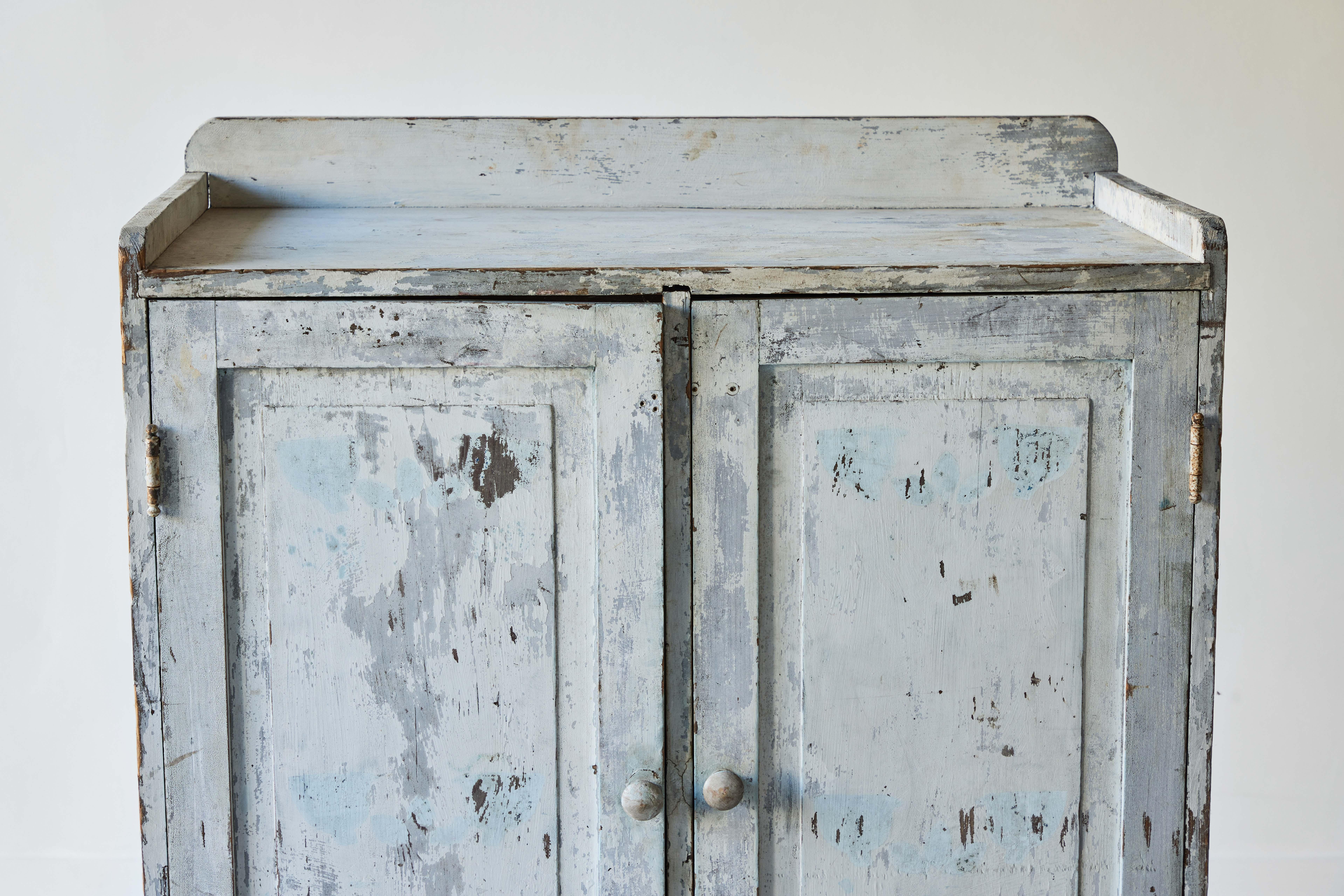 Early American Gallery Top Cupboard 3