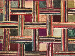 Early American Hooked Rug. Size: 8 ft 7 in x 12 ft 6 in (2.62 m x 3.81 m)