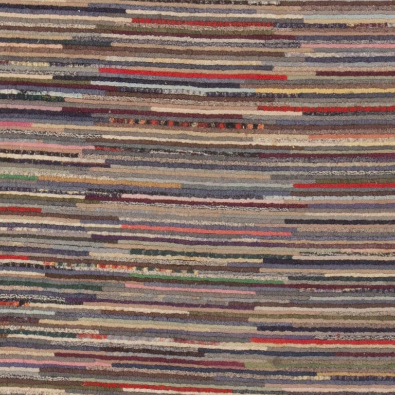 Früher amerikanischer Hakenteppich mit Kapuze. Größe: 9 Ft 6 in x 11 Ft 7 in  (20. Jahrhundert) im Angebot