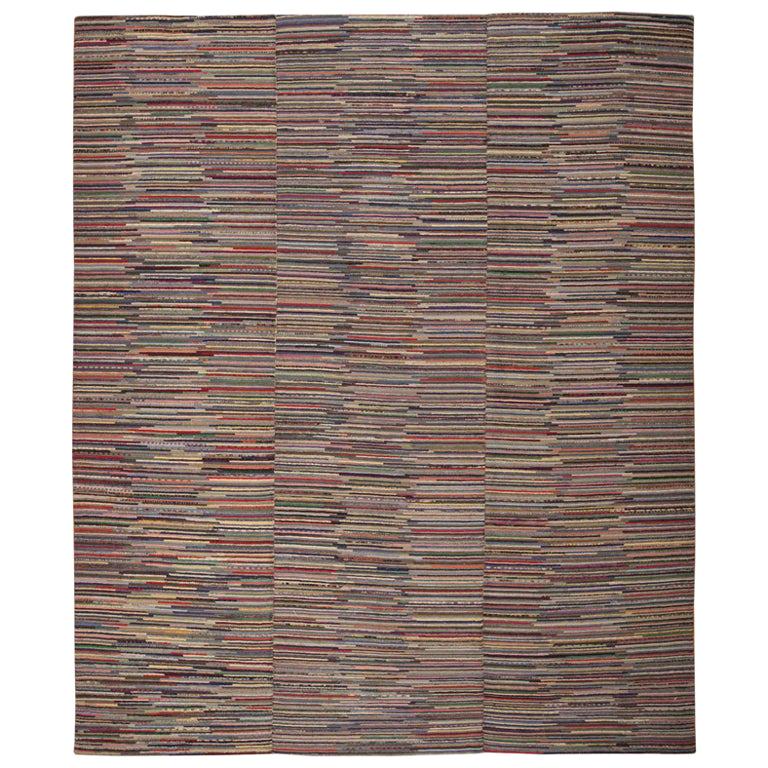 Early American Hooked Rug. Size: 9 Ft 6 in x 11 Ft 7 in  For Sale