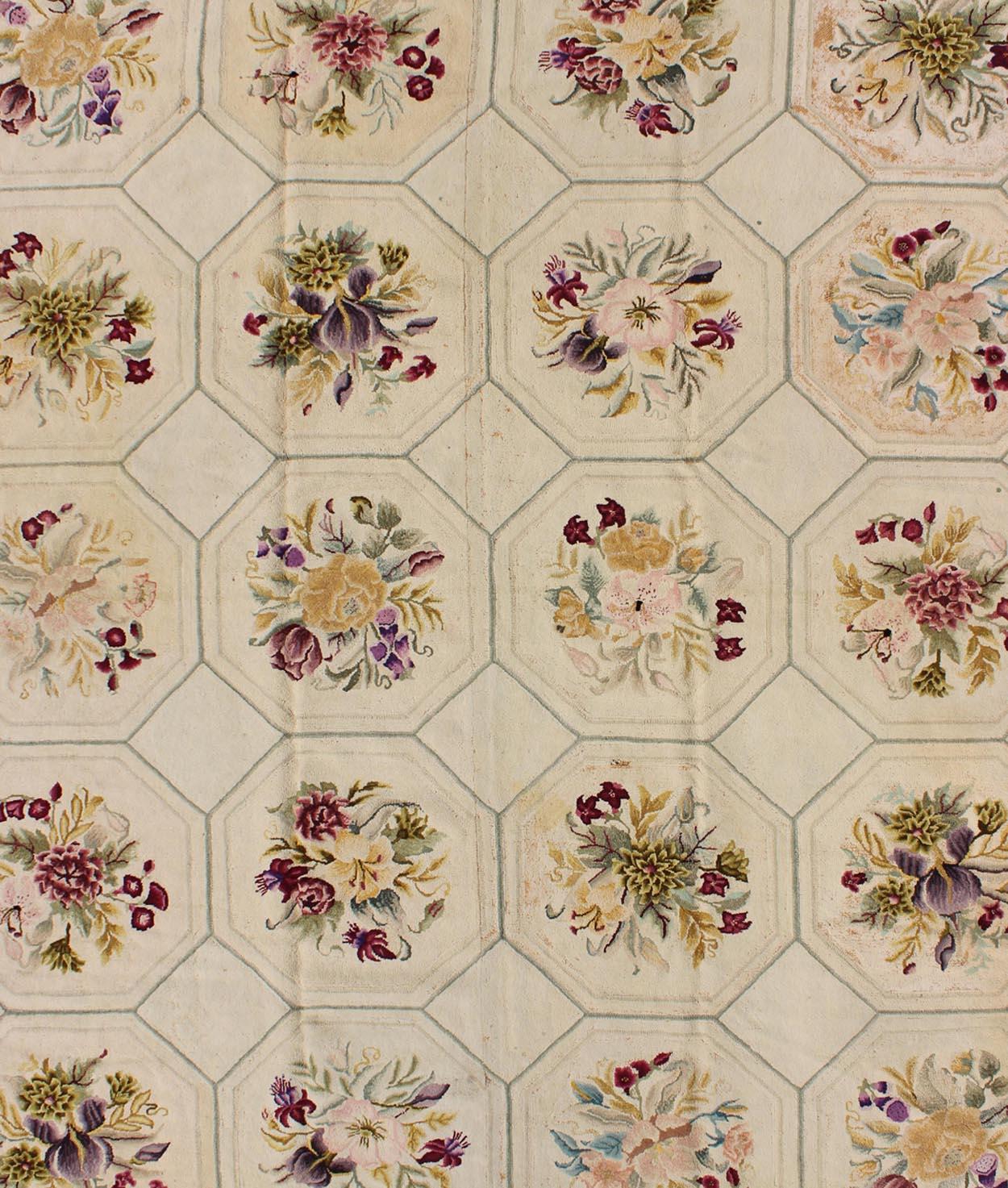 American Classical American Hooked Rug with Basket-Weave Pattern and Flowers For Sale
