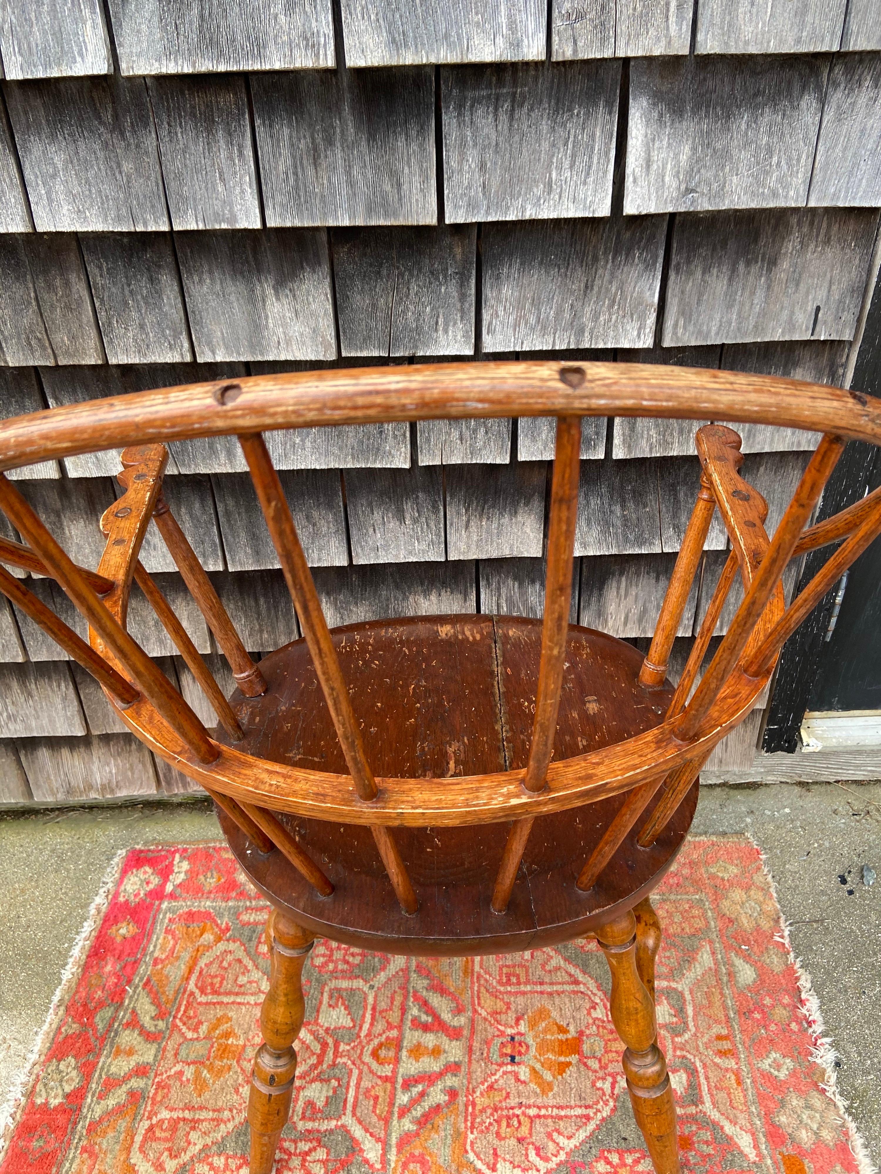Early American Hoopback Windsor Chair, Oak and Hickory Wood 1840s, Antique Brown For Sale 7