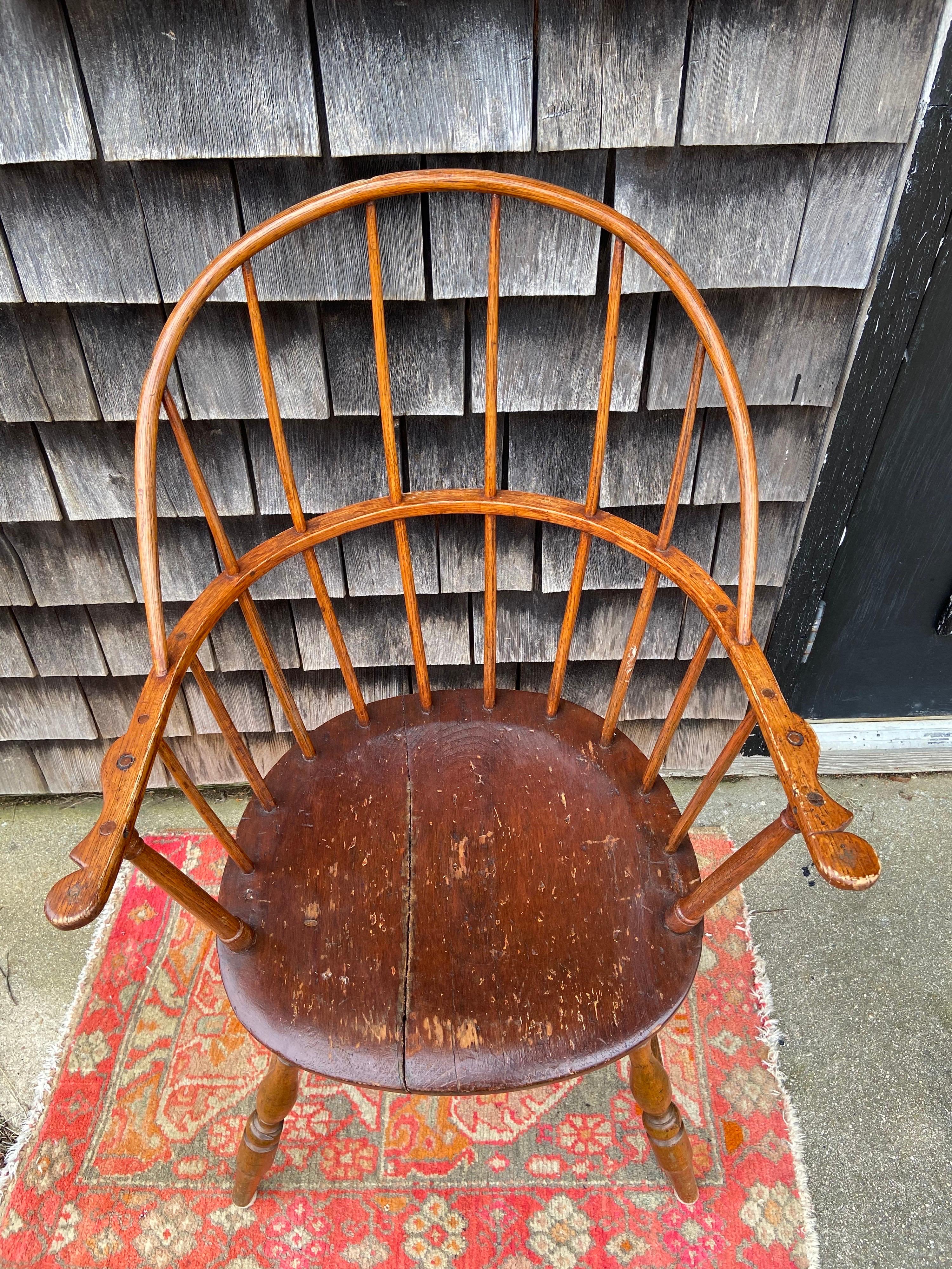 Early American Hoopback Windsor Chair, Oak and Hickory Wood 1840s, Antique Brown In Fair Condition For Sale In Vineyard Haven, MA
