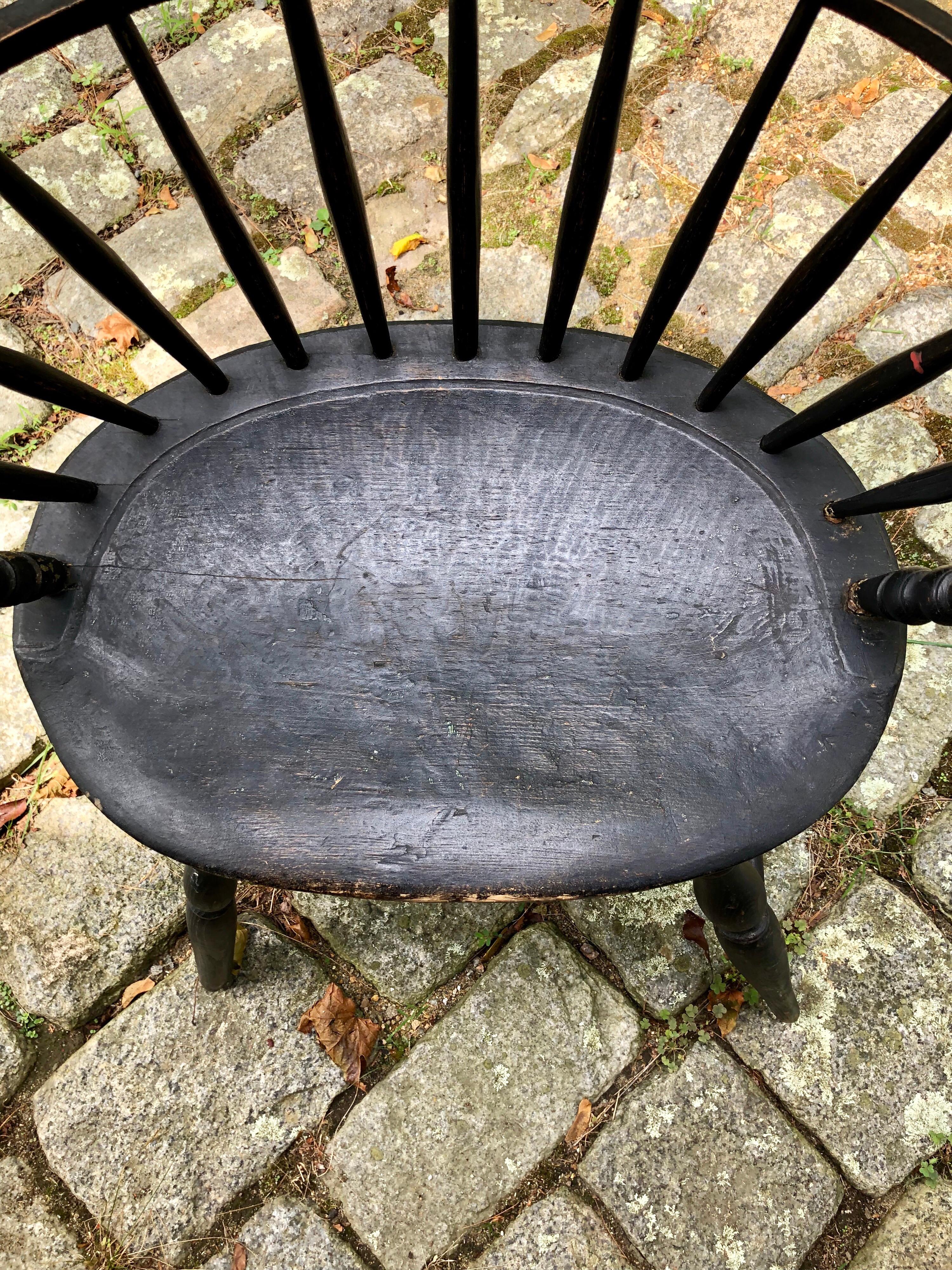Early American Hoopback Windsor Chair, Oak and Hickory 1820s, Antique Black In Fair Condition In Vineyard Haven, MA